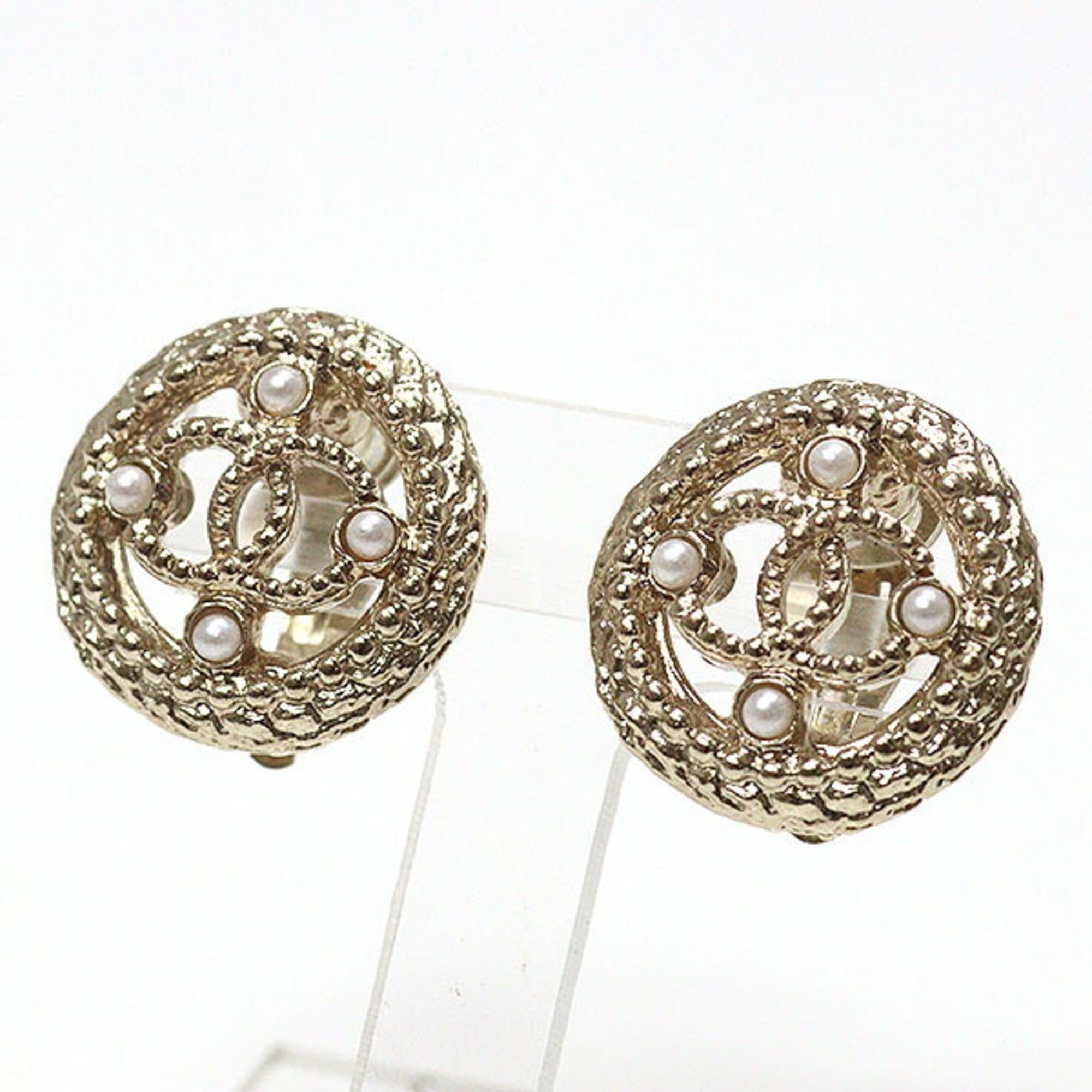 Chanel Chanel Coco Mark Earrings, Light Gold, Costume Pearl, Metal, A18C, Button Motif, Openwork, Clip-on, Like New Size ONE SIZE - 1 Thumbnail