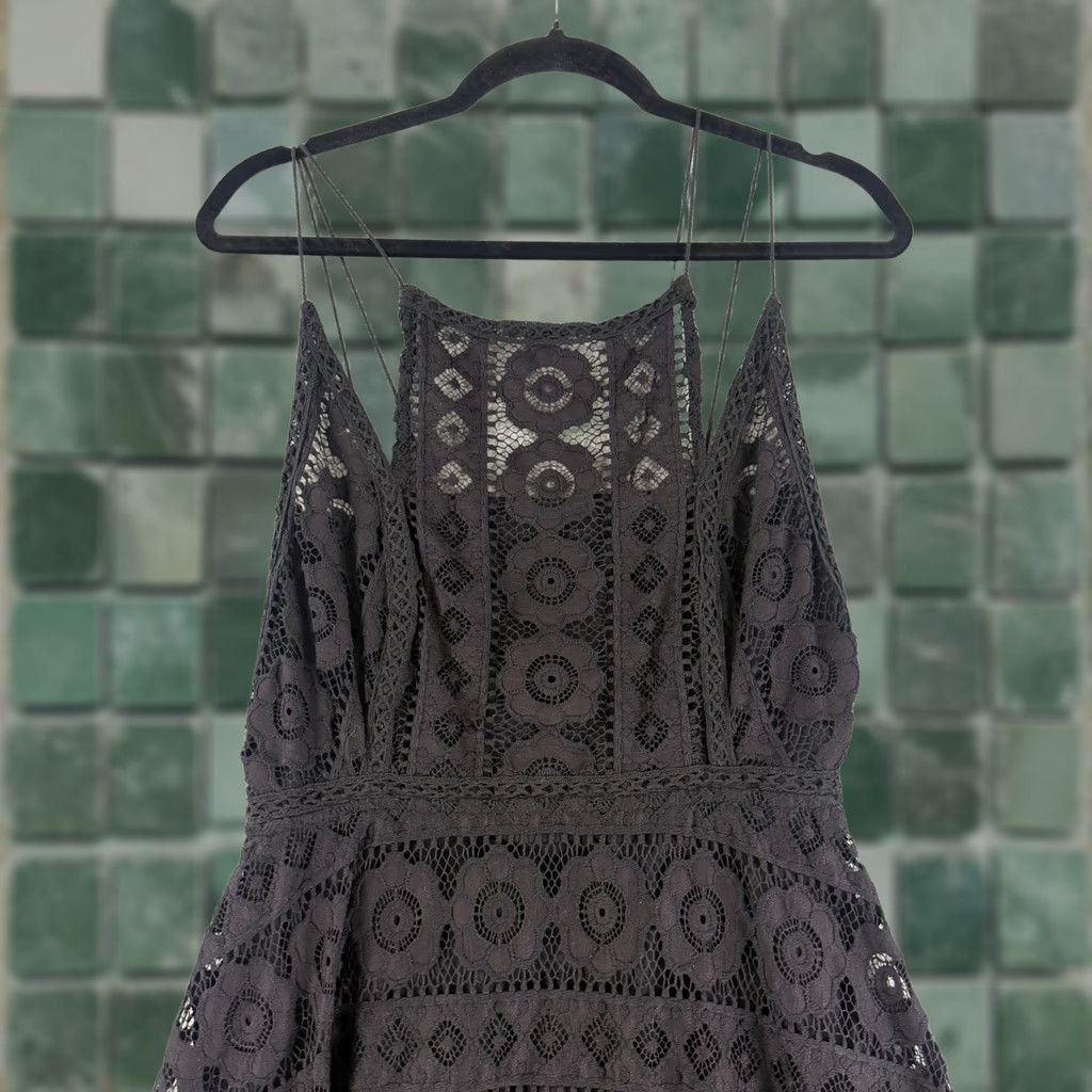 Free People Free People Mini Dress Women 10 Black Lace Sleeveless Strappy Sleeve Velvet Bohemian Party/Cocktail, Boho, Vintage? Not Vintage (Pre-Owned) Size L / US 10 / IT 46 - 1 Thumbnail