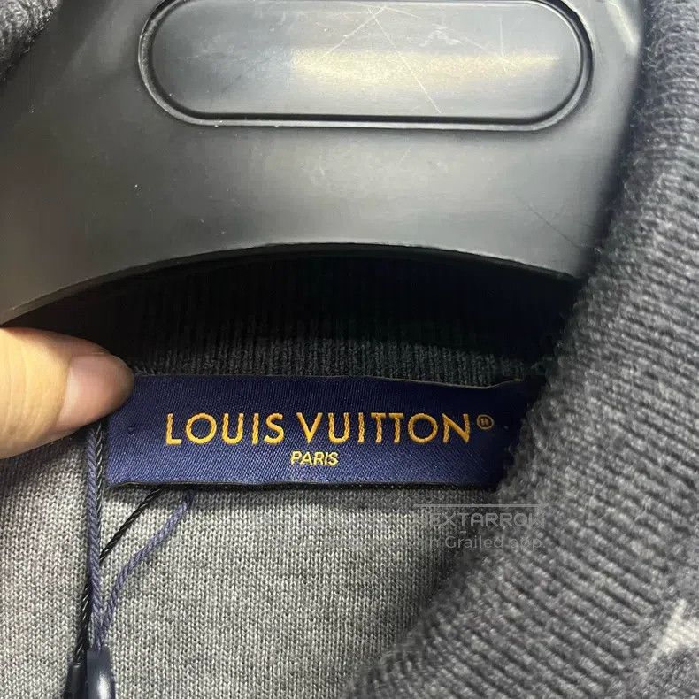 Louis Vuitton Louis Vuitton 25 Grey Printed Zip Stand Neck Long Sleeve J Size US M / EU 48-50 / 2 - 3 Thumbnail