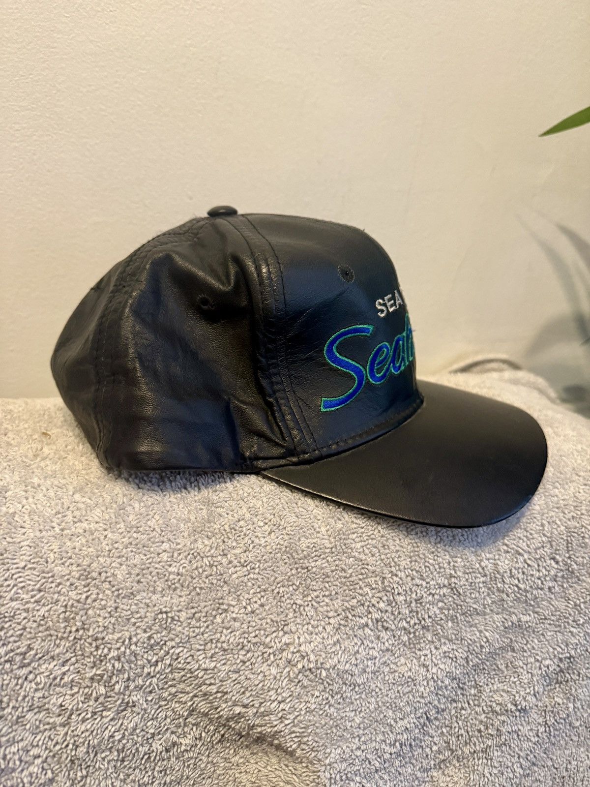 NFL Seattle Seahawks - Vintage Black Leather Snap Back Cap Size ONE SIZE - 2 Thumbnail