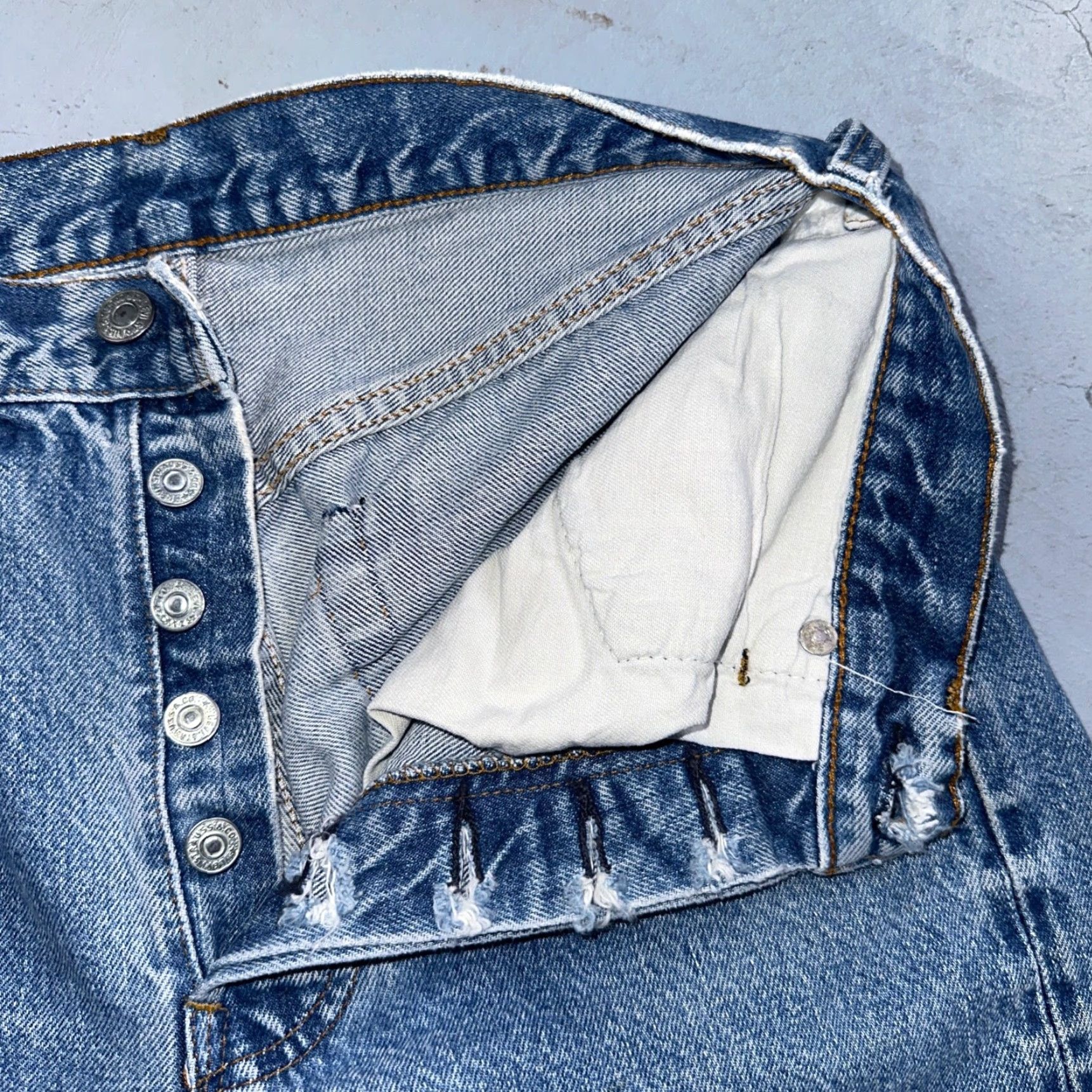 Levi's VINTAGE Levi's 501 XX Jeans 80s Straight Denim Blue Light Wash Selvedge Redline Stained 28X33 Mens Regular × USA × USA XX Jeans Federation? Size US 28 / EU 44 - 7 Thumbnail