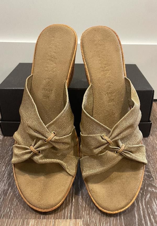 Designer Italian Shoemaker wedge 10M Size US 10 / IT 40 - 1 Thumbnail