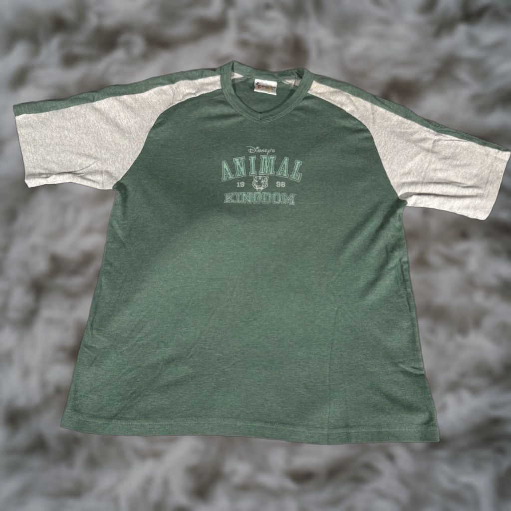 Vintage VINTAGE Disney World Animal Kingdom T Shirt Mens L Slim Fit V Neck Made In USA Size US L / EU 52-54 / 3 - 1 Thumbnail