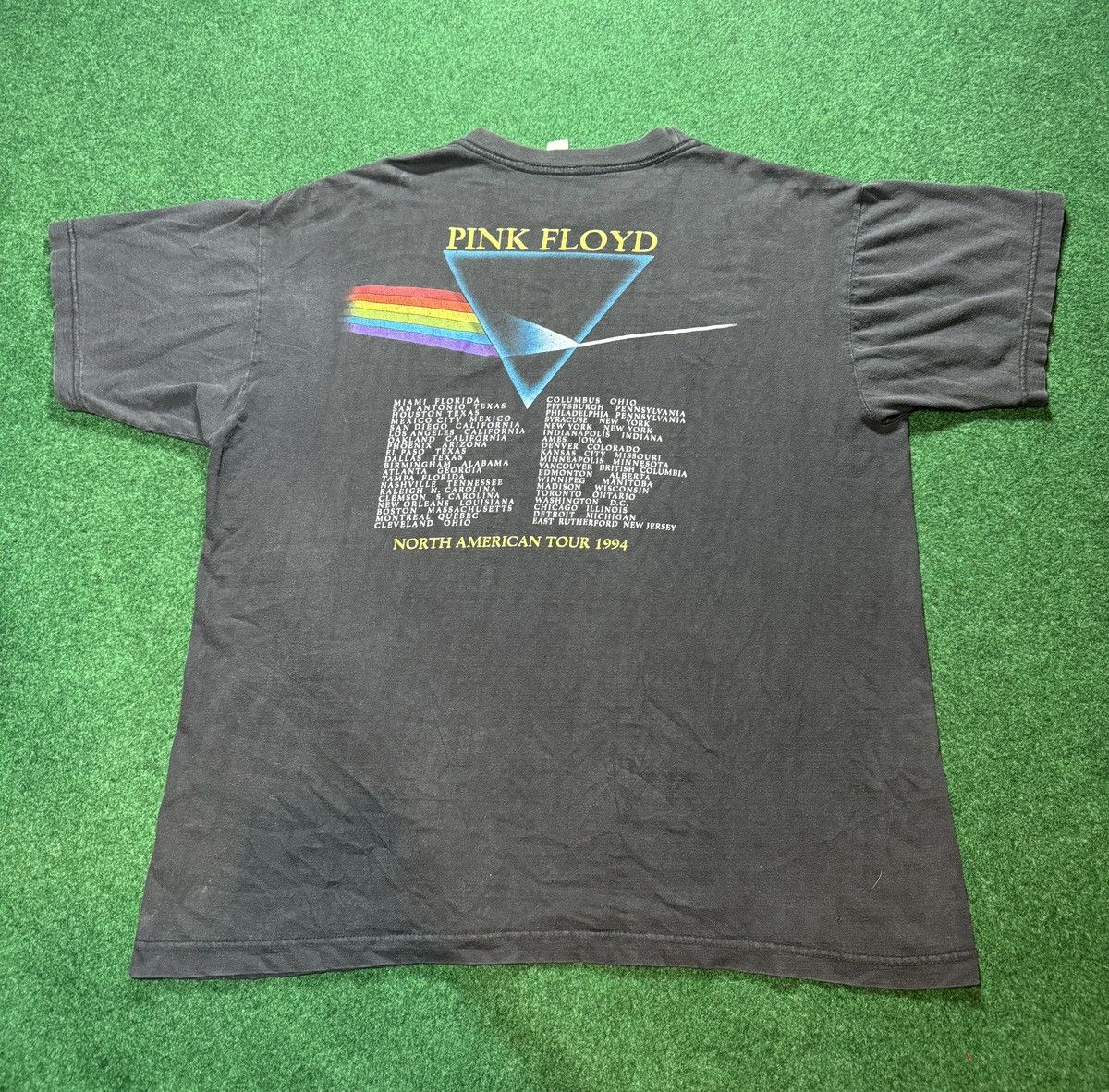 Band Tees × Vintage Vintage 90s Pink Floyd Dark Side FADED 1994 Tour T Shirt Size US XL / EU 56 / 4 - 4 Thumbnail