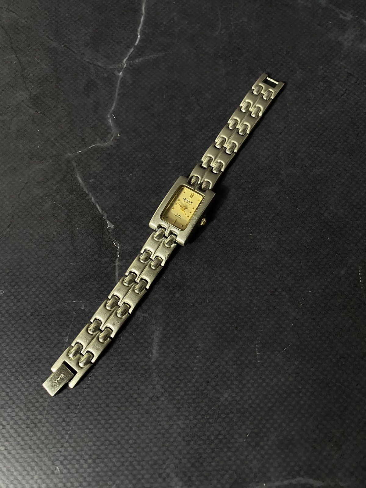 Japanese Brand Vintage OMAX Gold Tone Women's Quartz Watch Size ONE SIZE - 1 Thumbnail