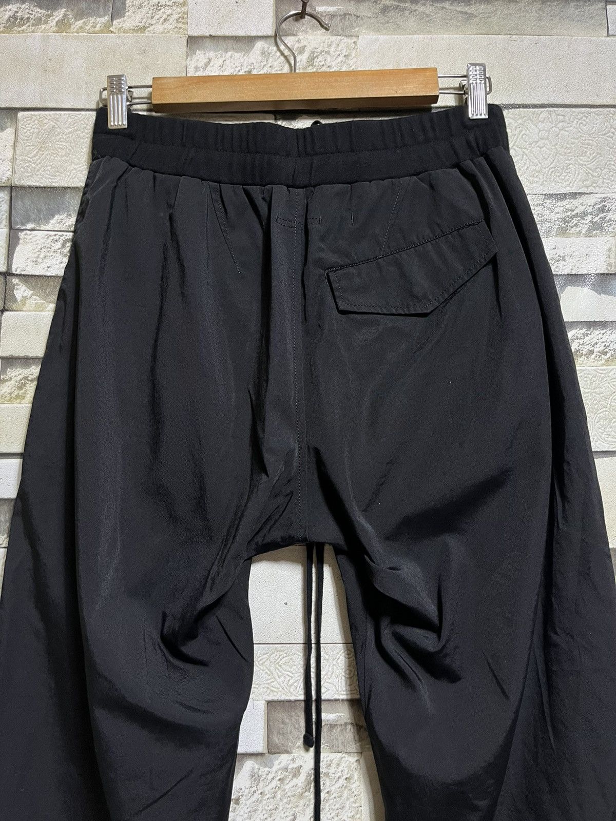 Julius JULIUS X I.T SS18 DRAWSTRING UTILITY PANTS BLACK Size US 30 / EU 46 - 8 Thumbnail
