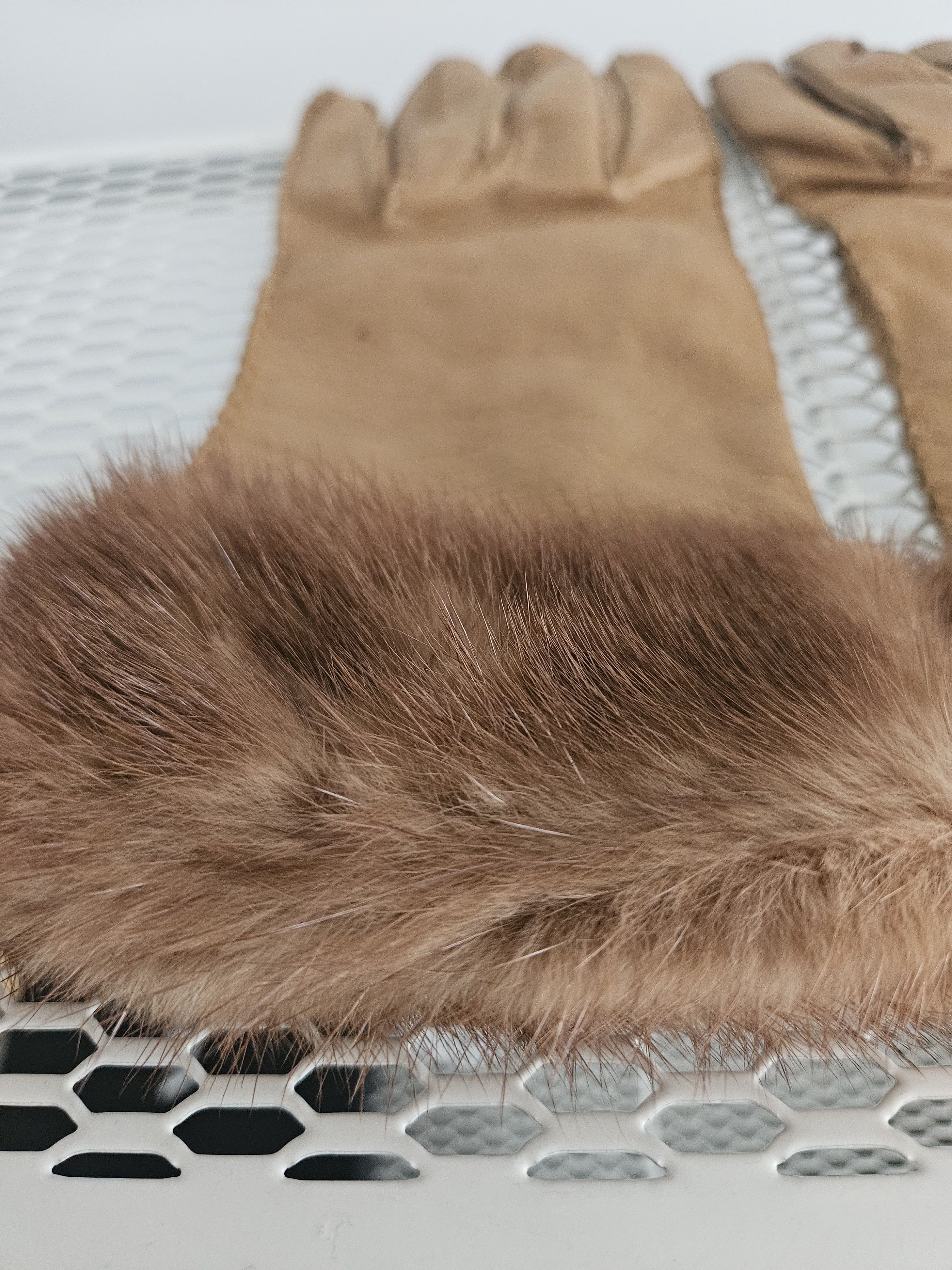 Prada Prada lambskin and mink fur gloves Size ONE SIZE - 8 Thumbnail