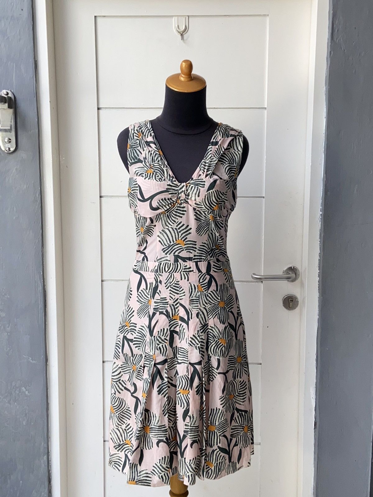 Moschino MOSCHINO Motive Midi Dress Size XS / US 0-2 / IT 36-38 - 1 Thumbnail