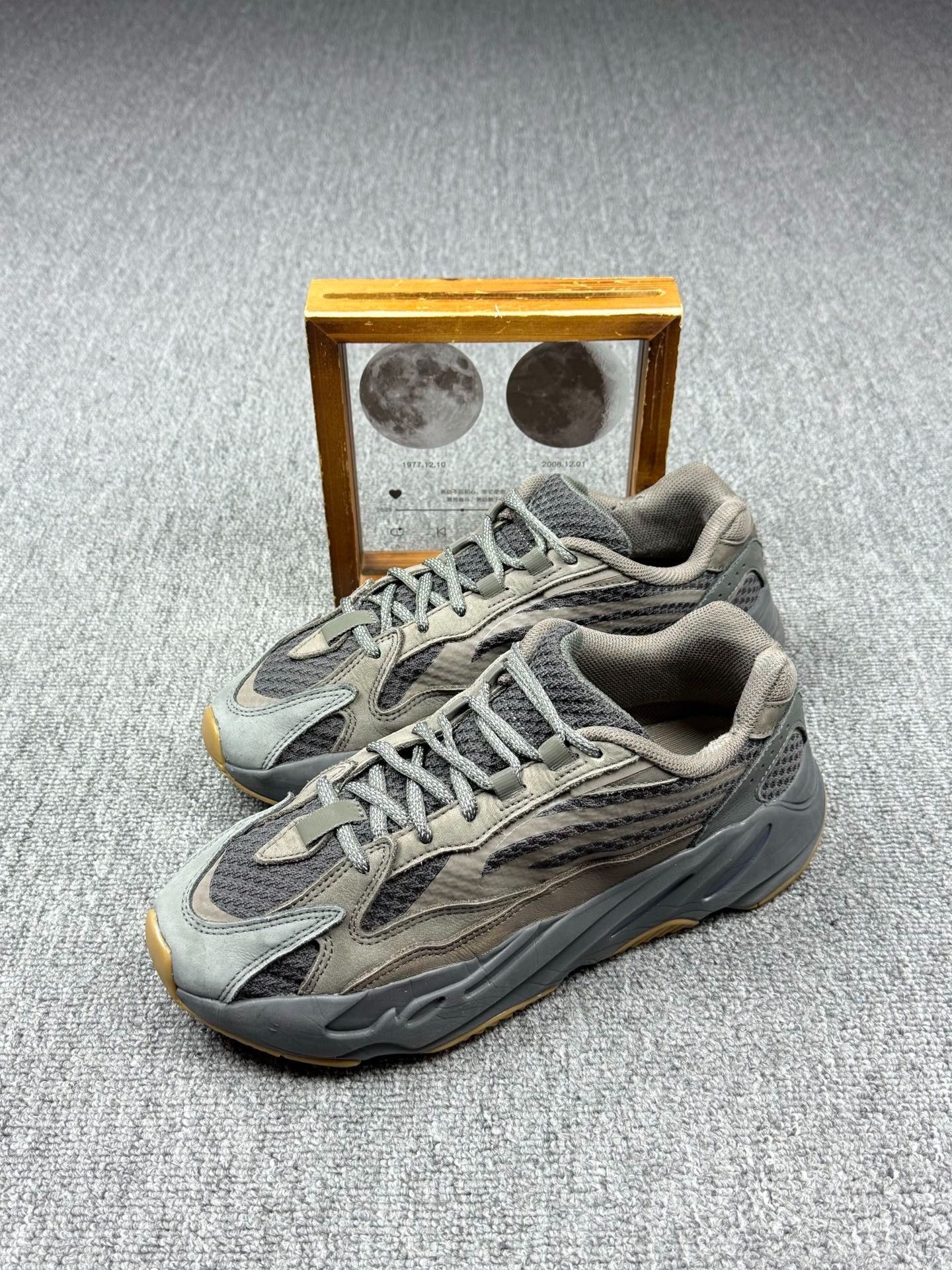 Adidas Adidas YEEZY700 Gray Lowtop Sneakers 9 Men Size US 9 / EU 42 - 1 Thumbnail