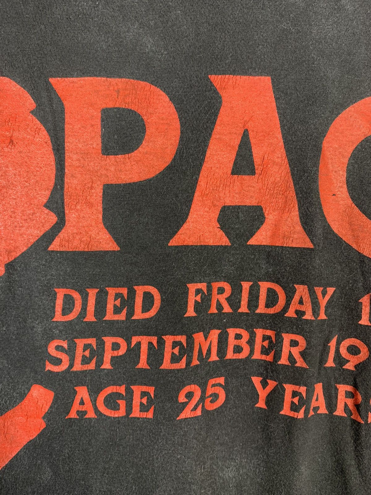 Band Tees Vintage 90s Tupac "Live By The Gun Die By The Gun" T-Shirt Size US L / EU 52-54 / 3 - 23 Thumbnail