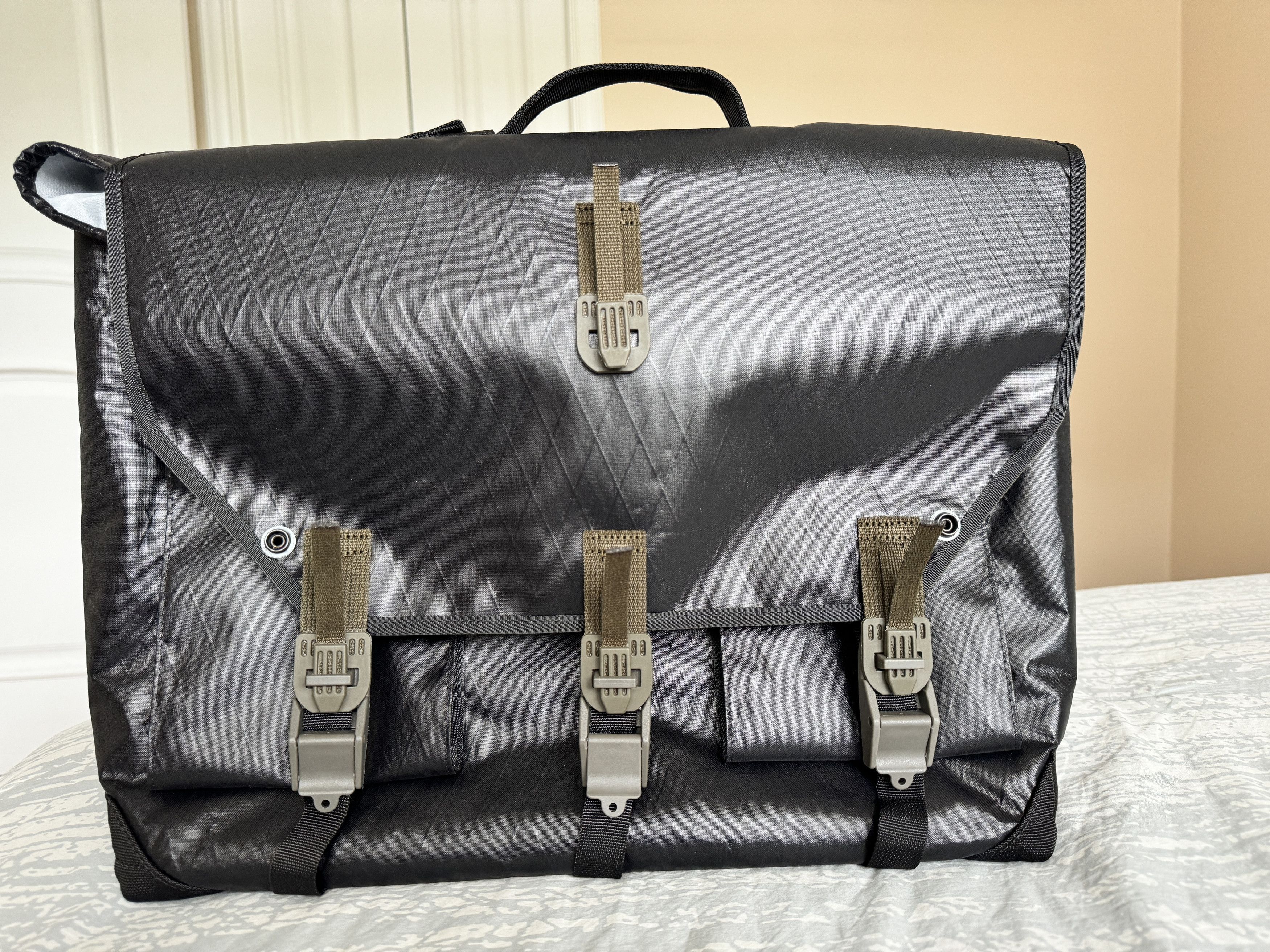 image of Acronym 3A-5 Cr Interops Einsatztasche Messenger Bag in Black, Men's