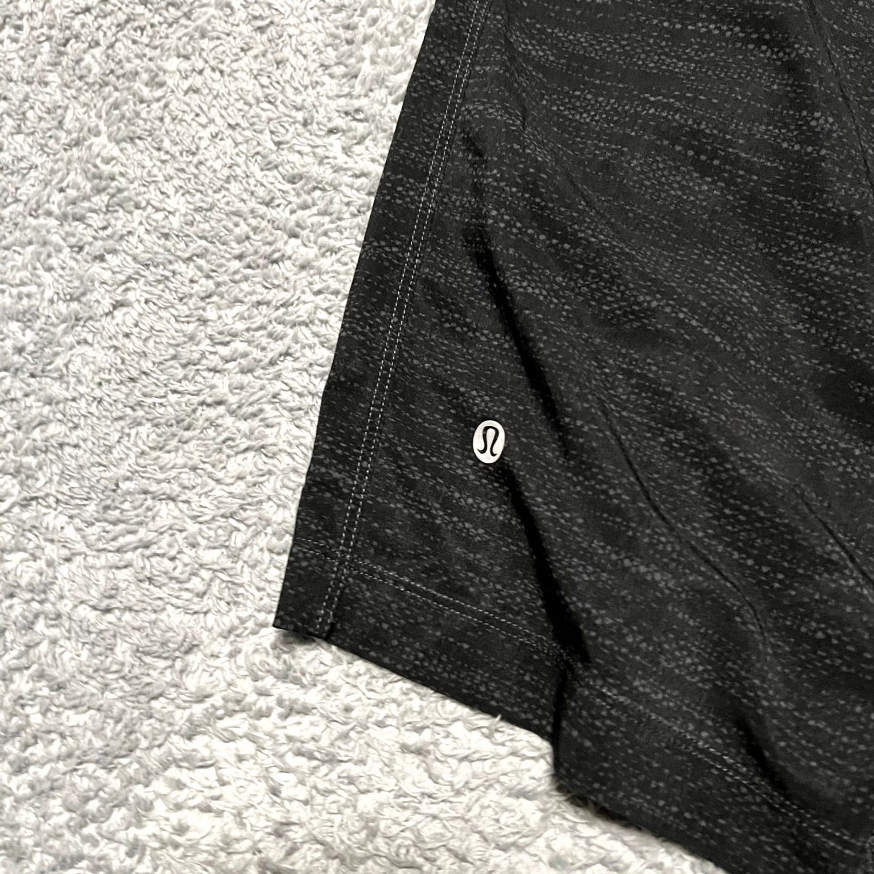 Lululemon Lululemon T.H.E. Shorts Mens Small Luxtreme Black Patterned Running M7Y24S Size US 29 - 3 Thumbnail