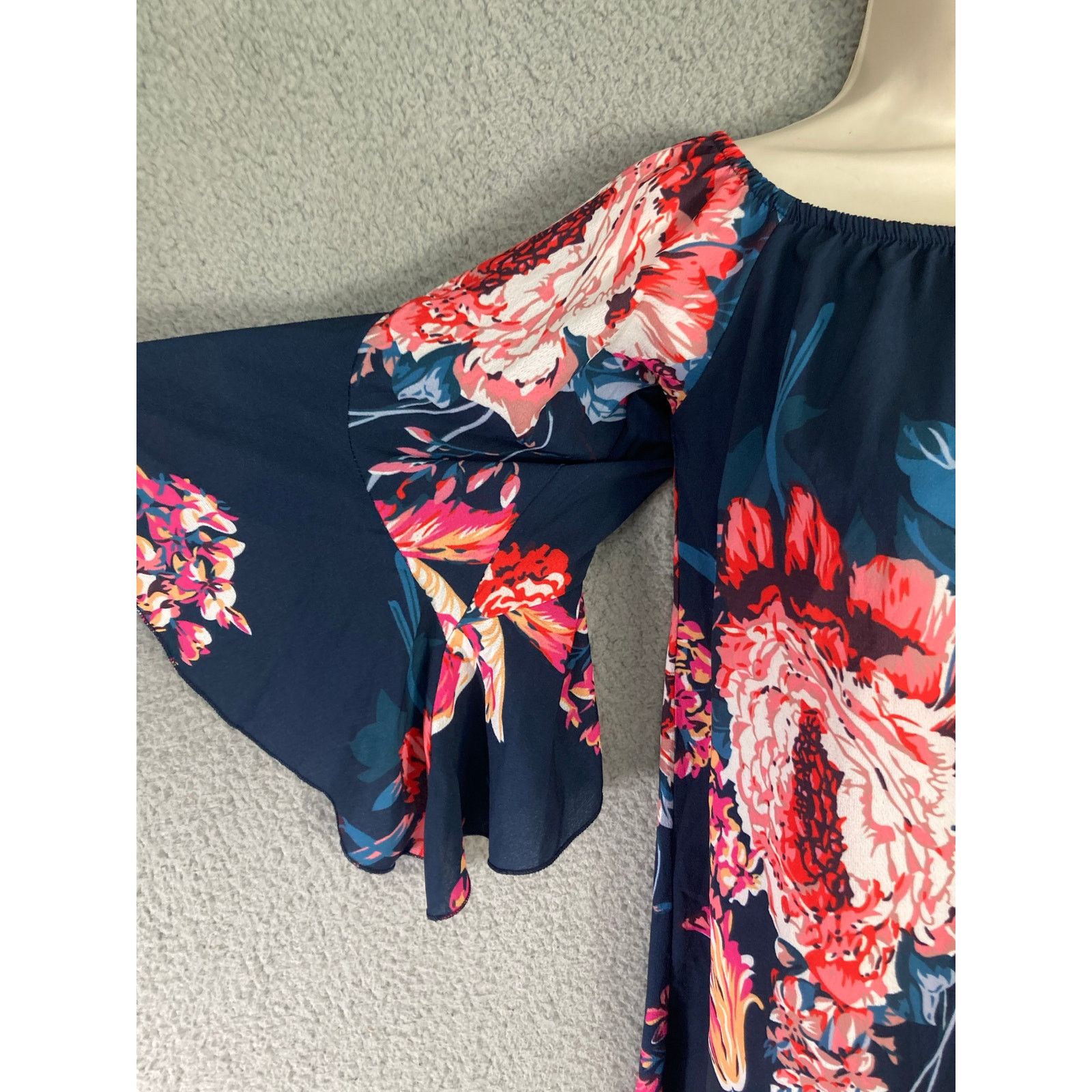 Other Women's Off Shoulder Floral Bell Sleeve Blouse Size S Size S / US 4 / IT 40 - 4 Thumbnail
