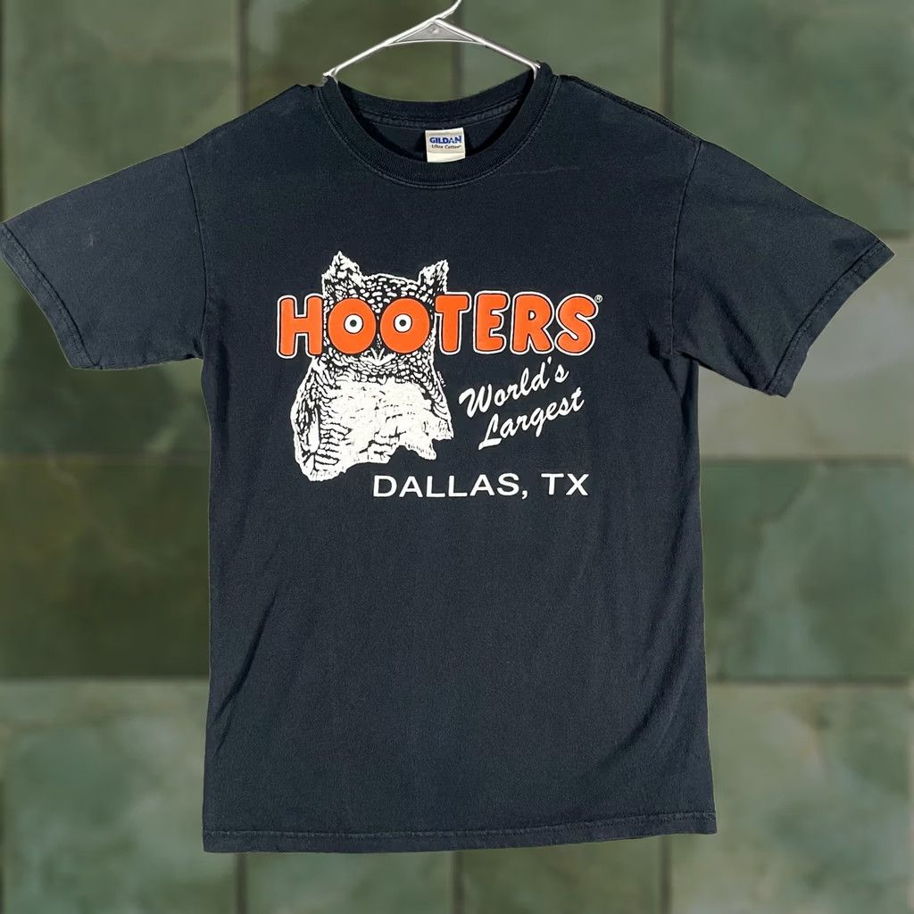 Gildan VINTAGE Hooters Shirt Mens Small Black World's Largest Dallas TX Owl Graphic T-Shirt Size US S / EU 44-46 / 1 - 1 Thumbnail