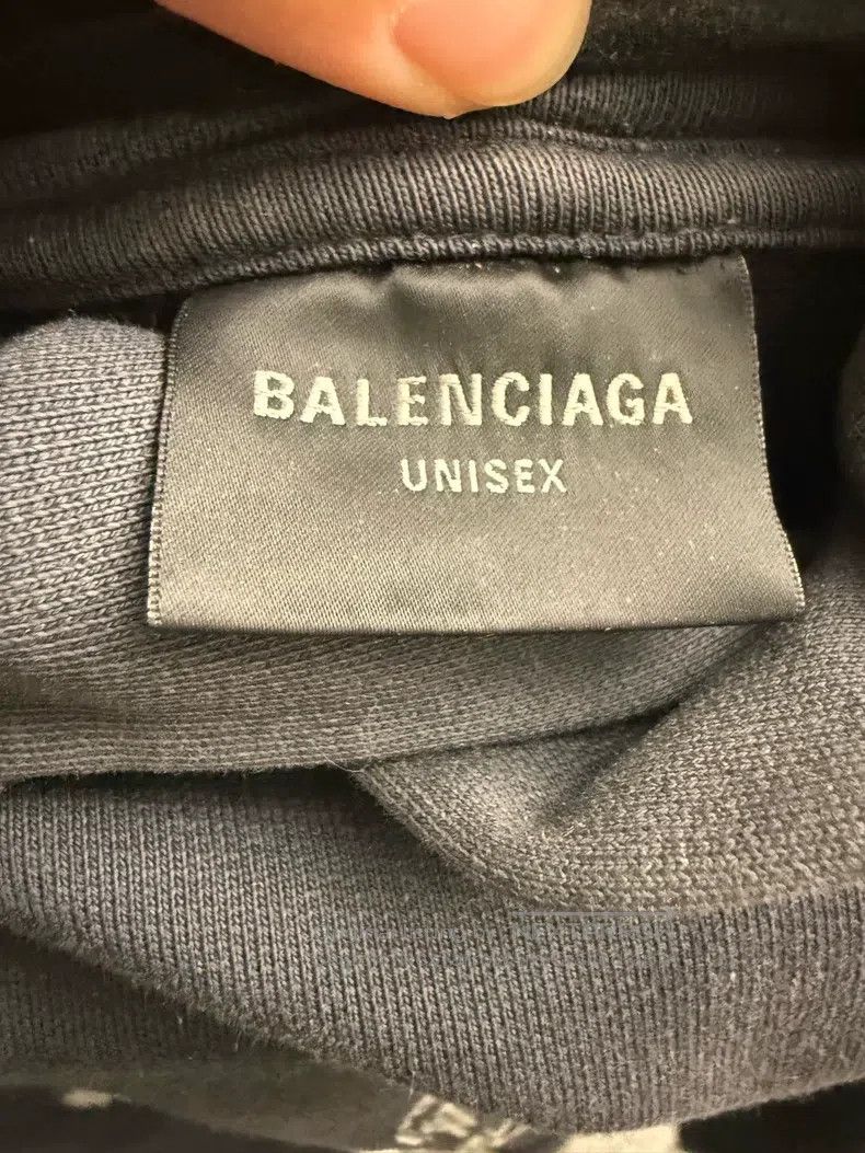 Balenciaga Balenciaga Letter patch water-washed destroyed hooded swea Size US S / EU 44-46 / 1 - 3 Thumbnail