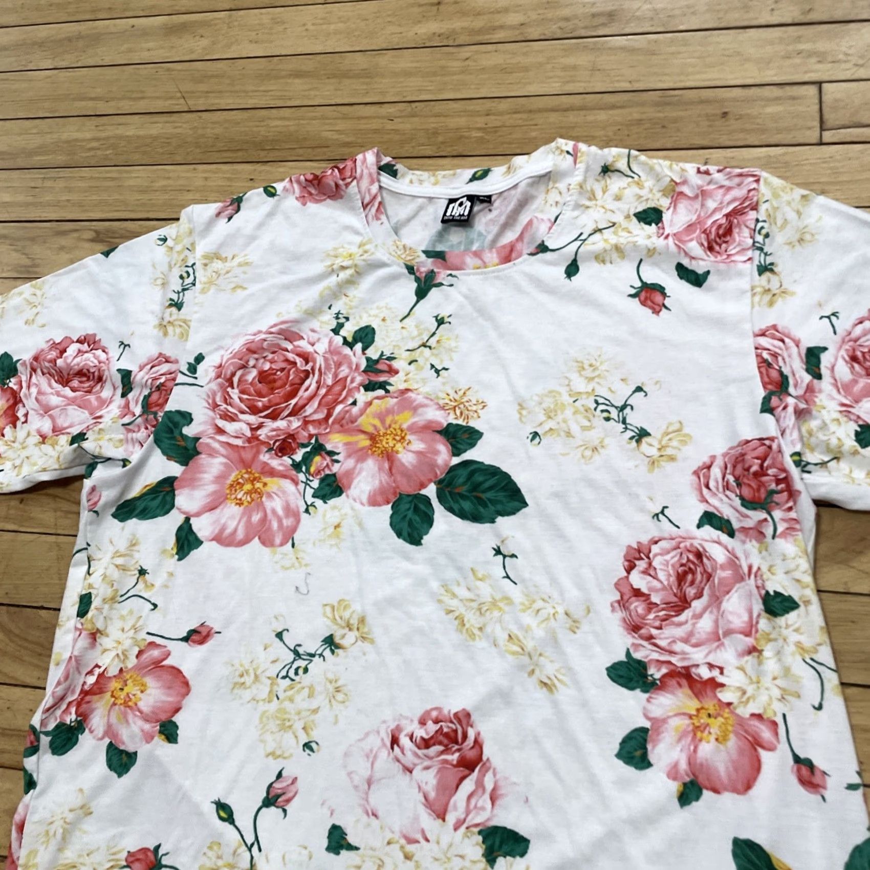 ALOHAS Into the AM T Shirt Men XL Floral White Pink Green Club Aloha Graphic Tee 44" Size US XL / EU 56 / 4 - 3 Thumbnail