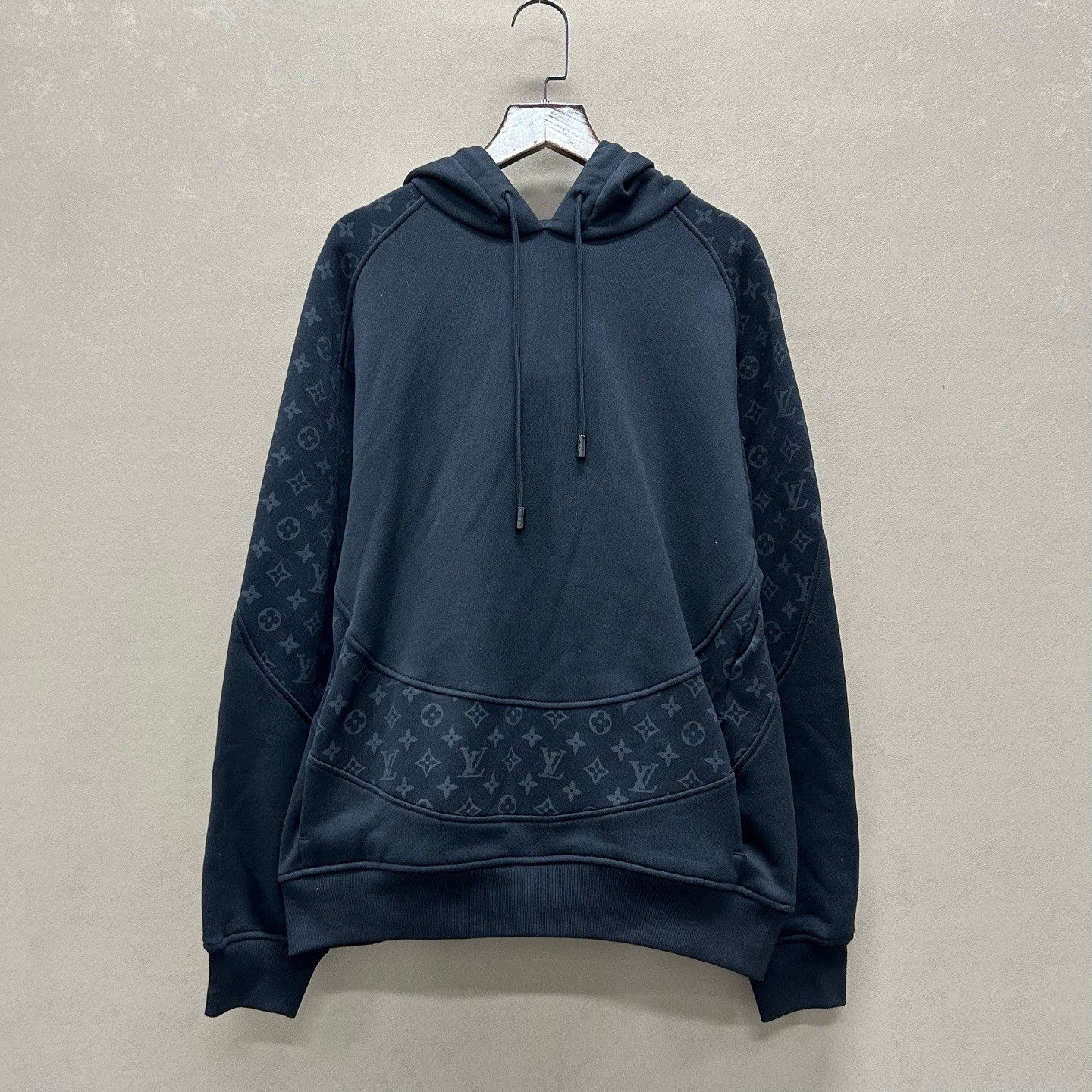 Louis Vuitton Louis Vuitton Black Monogram Circle Sweatshirt Size XS / US 0-2 / IT 36-38 - 1 Thumbnail
