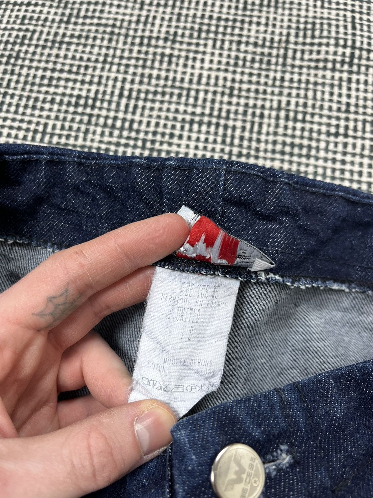 Vintage 90s made in France loose fit jeans Japanese script Size 28" / US 6 / IT 42 - 6 Thumbnail