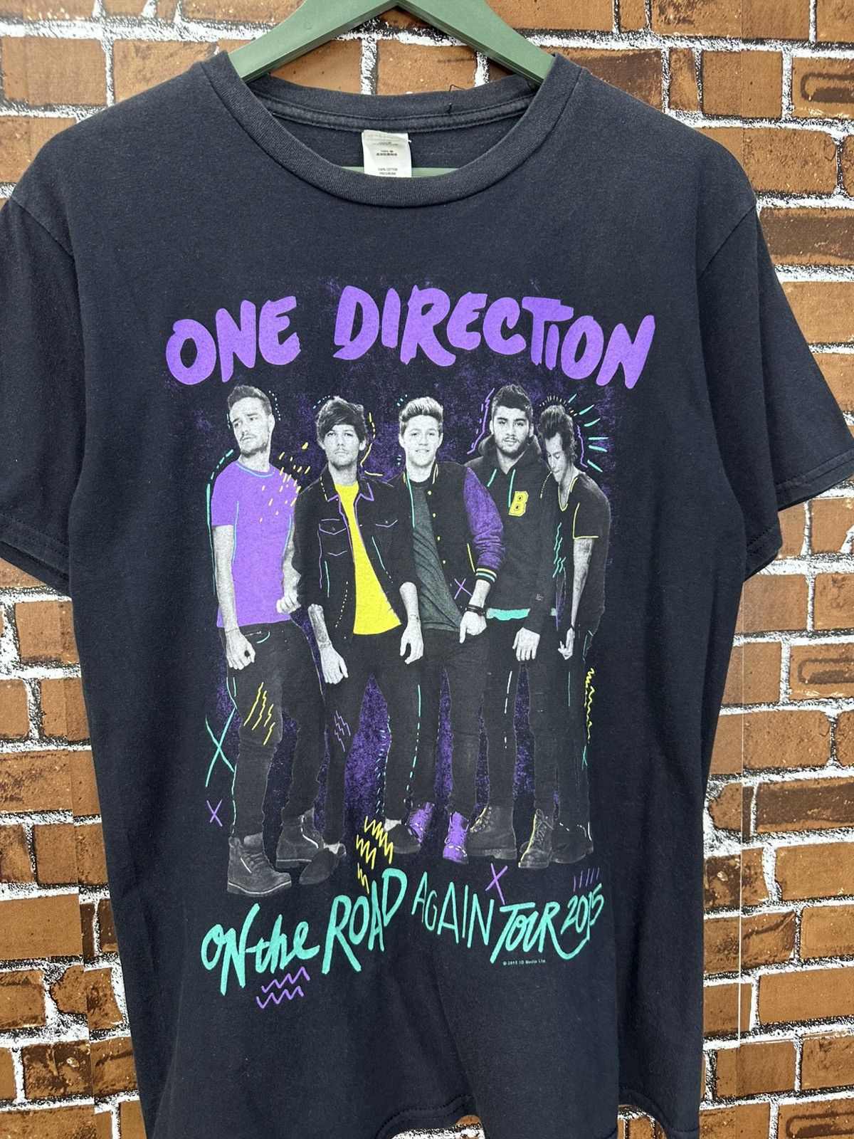Band Tees One Direction On The Road Again Tour 2015 Tshirt A1009 Size US M / EU 48-50 / 2 - 2 Thumbnail