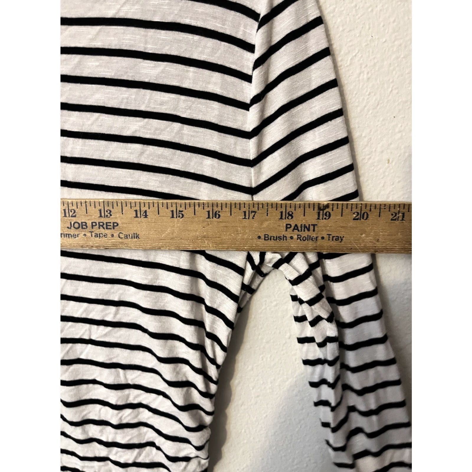 White House Black Market White House Black Market Blouse M Woman Striped Round Neck Casual Easy Care Machine Washable Ruched Button Black White Spring Summer Modern Womens Size M / US 6-8 / IT 42-44 - 5 Thumbnail