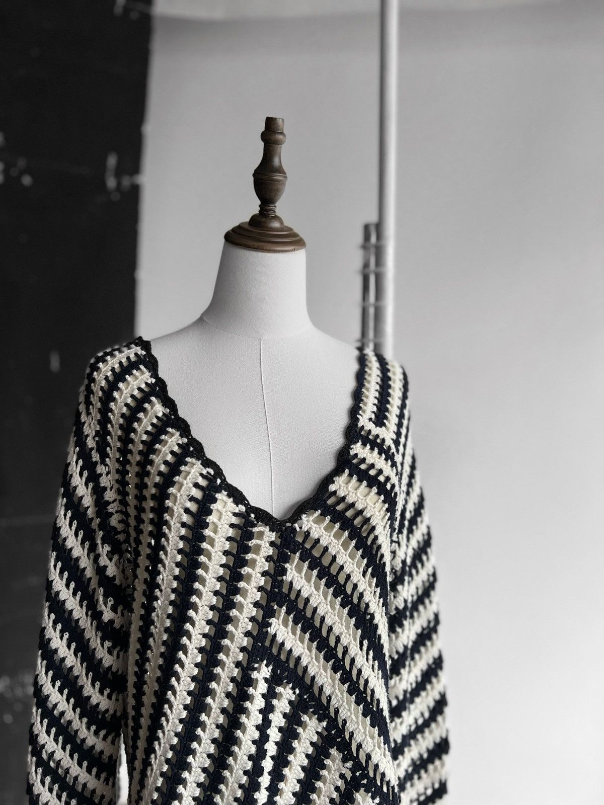 Designer × Desigual Desigual Womens Niagara Knitted Long Sleeve Sweater V-Neck Size XL / US 12-14 / IT 48-50 - 4 Thumbnail