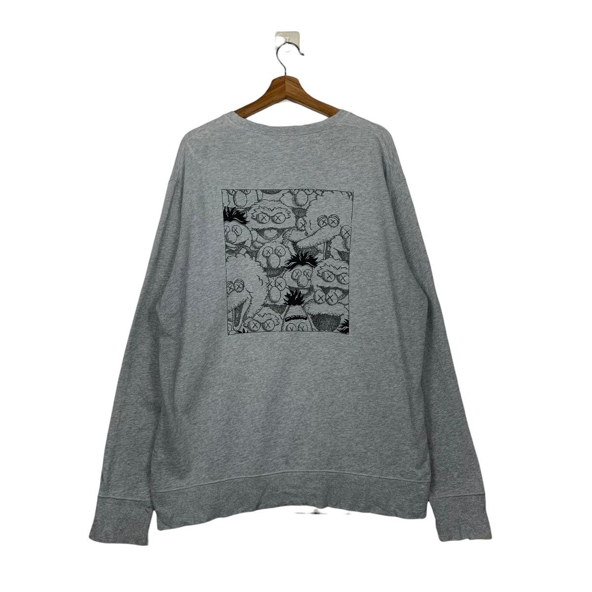 Kaws × Uniqlo Uniqlo Kaws Sesame Street Crewneck Sweatshirt Size US XL / EU 56 / 4 - 7 Thumbnail