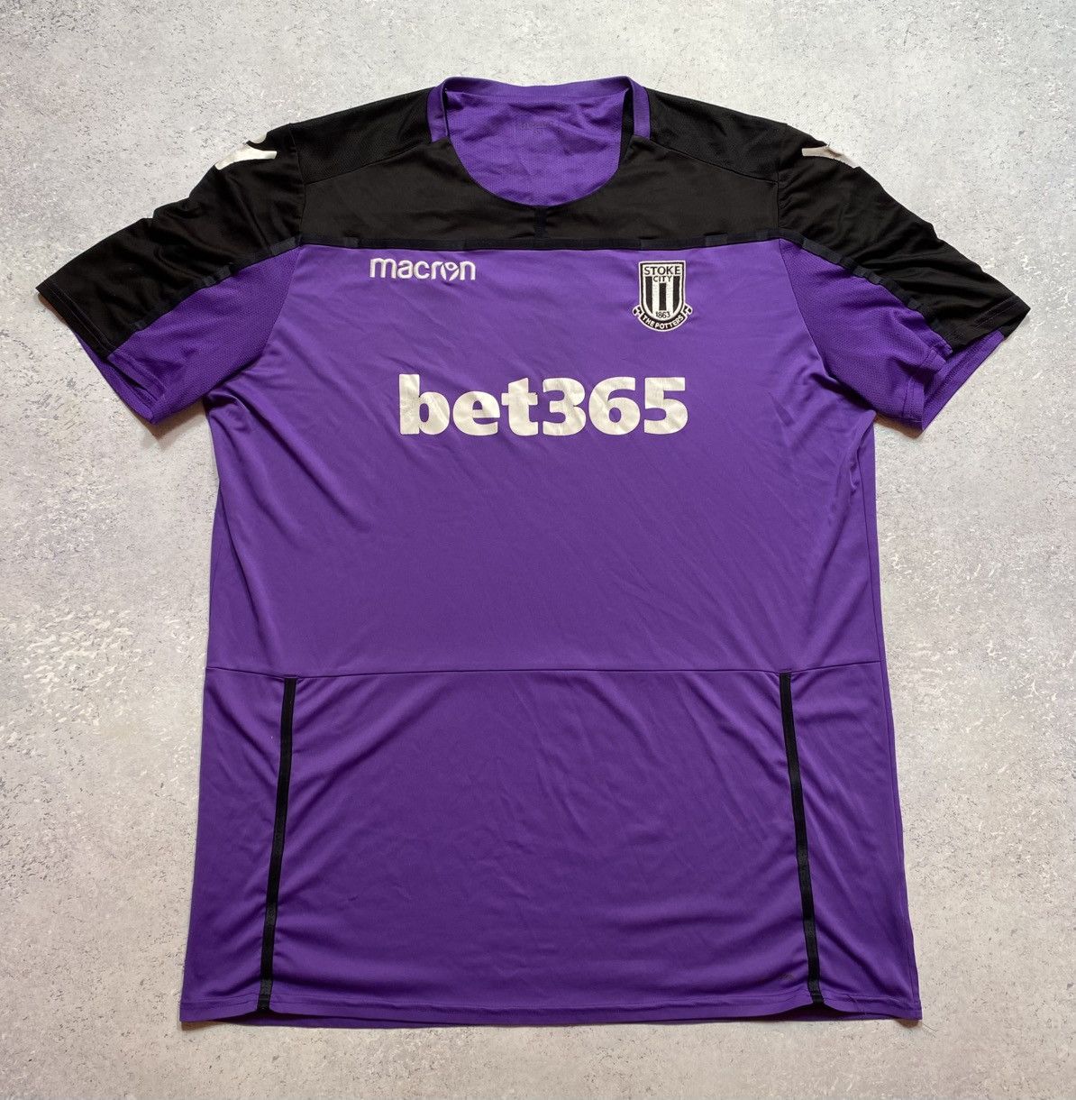 Macron Purple training T-shirt Macron Stoke City season 2016-18 Size US XXL / EU 58 / 5 - 1 Thumbnail