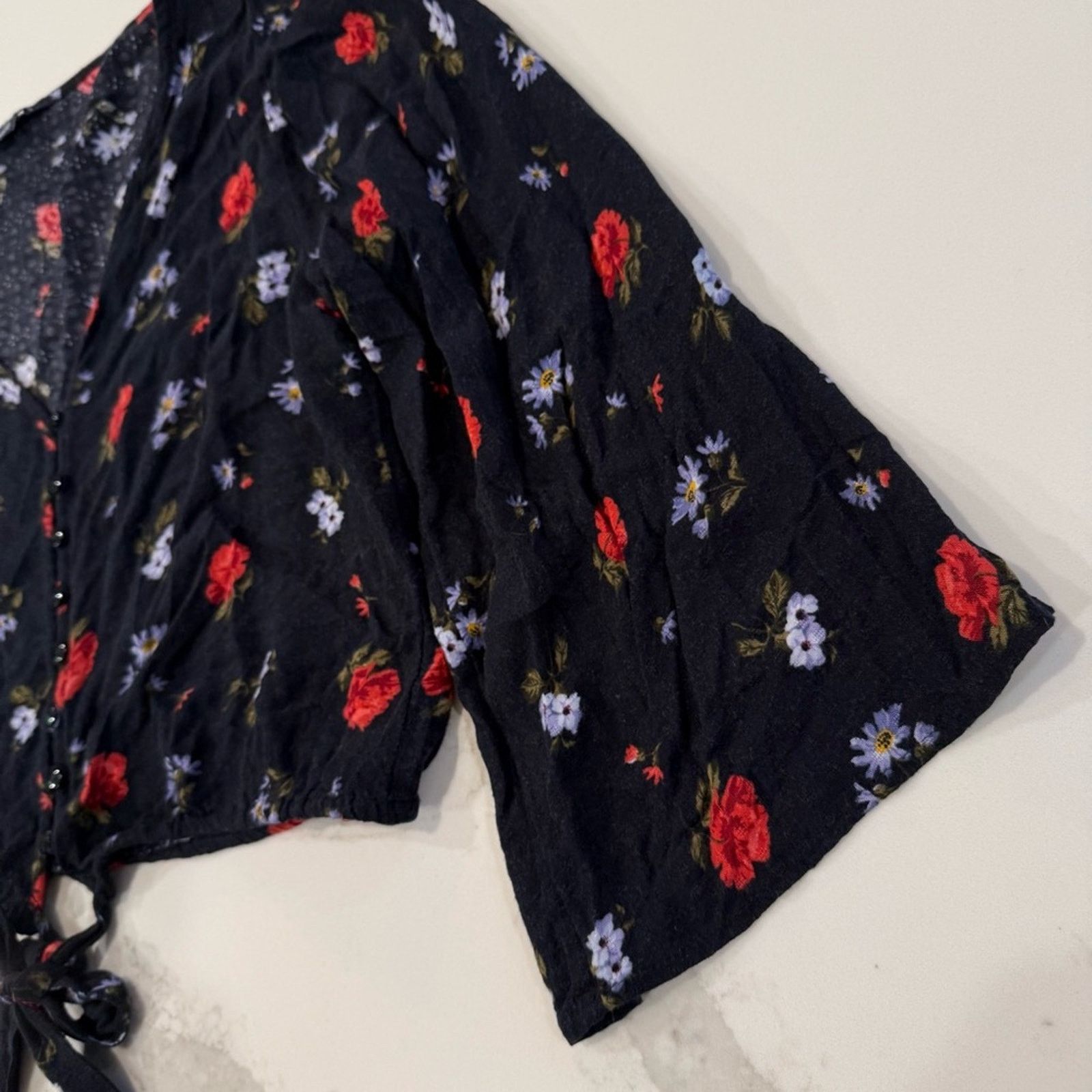 American Eagle Outfitters American Eagle Floral TieFront Cottage CropTop Womens Medium Size M / US 6-8 / IT 42-44 - 3 Thumbnail