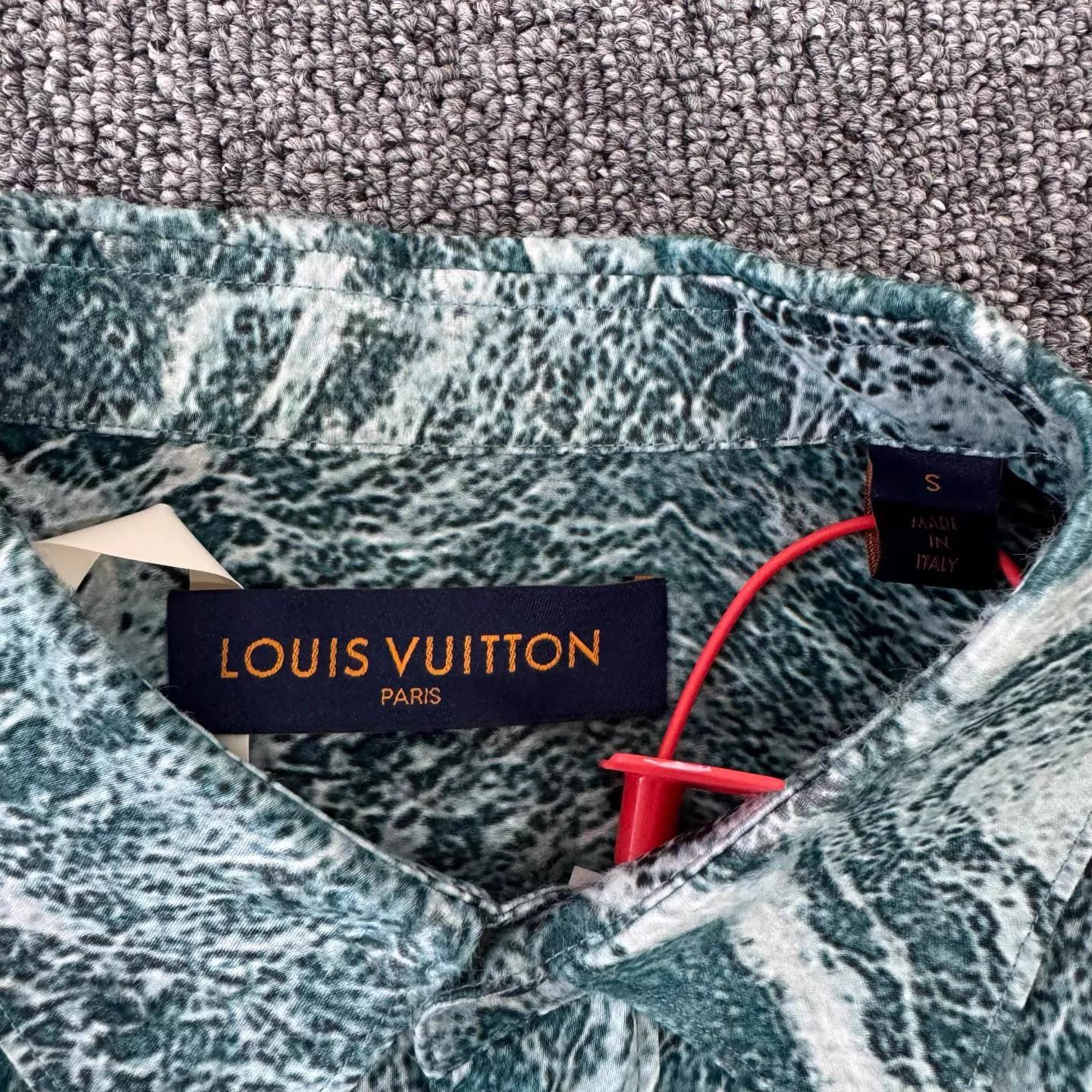 Louis Vuitton LV Turquoise Marbled Silk SS Shirt S 98 New Unisex Size S / US 4 / IT 40 - 5 Thumbnail