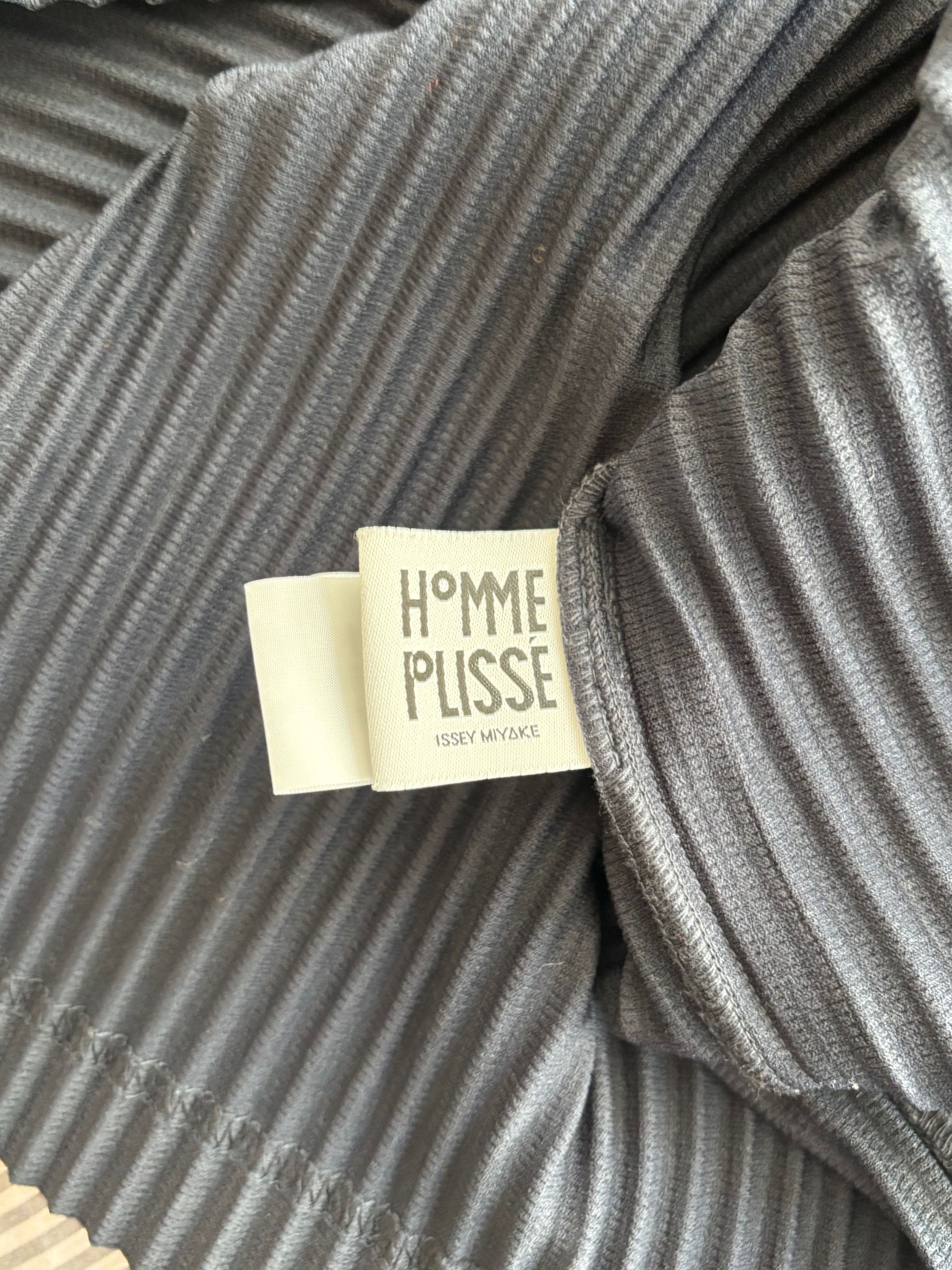 Homme Plisse Issey Miyake Homme Plisse Issey Miyake Black and Navy Tank Tops in size 3 Size US M / EU 48-50 / 2 - 3 Thumbnail