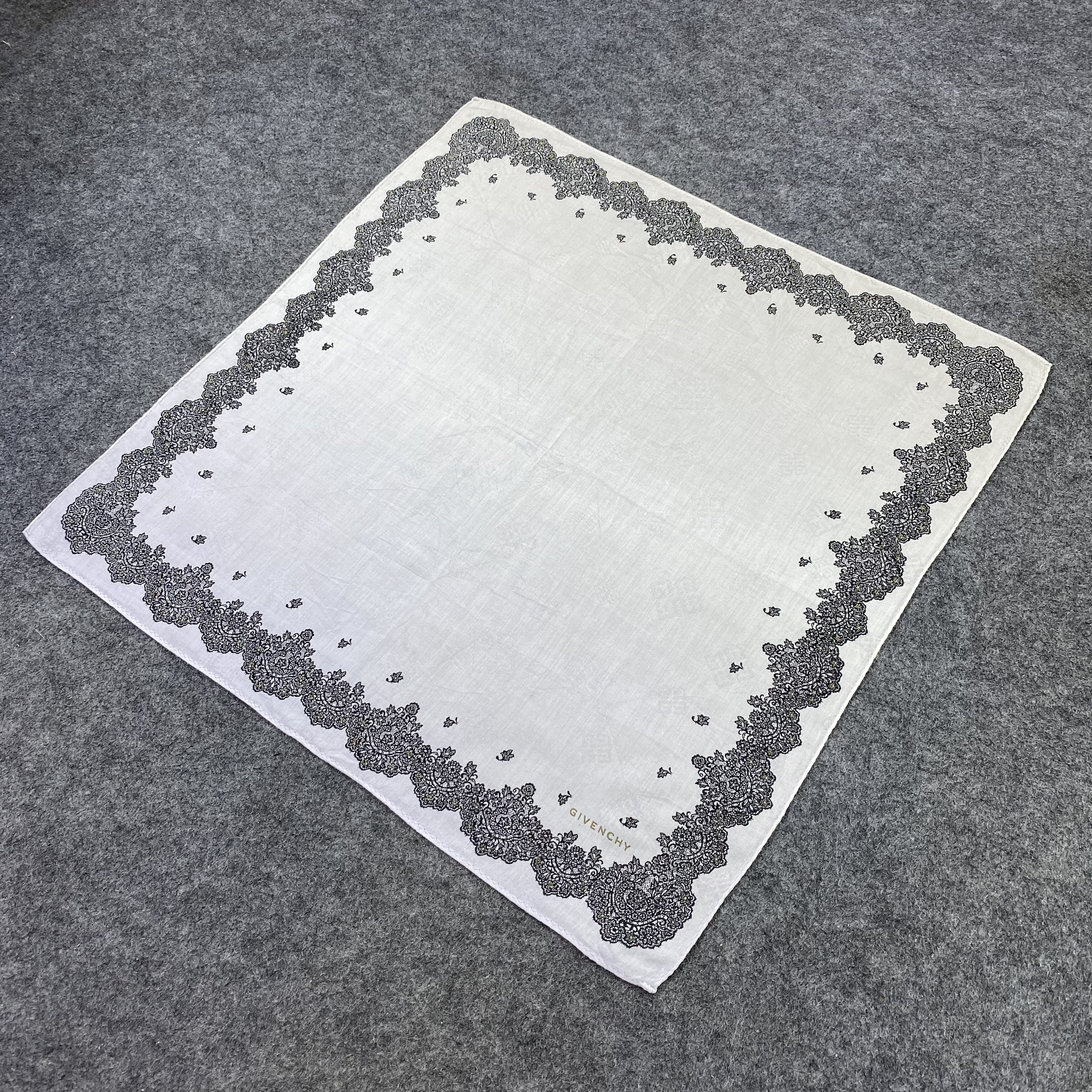 Givenchy Givenchy Handkerchief / Bandana / Neckerchief-B2116 Size ONE SIZE - 4 Thumbnail