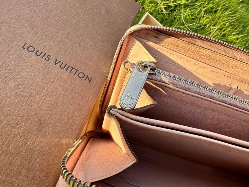 Louis Vuitton Authentic LOUIS VUITTON Pink Mahina Zippy Wallet Size ONE SIZE - 7 Thumbnail