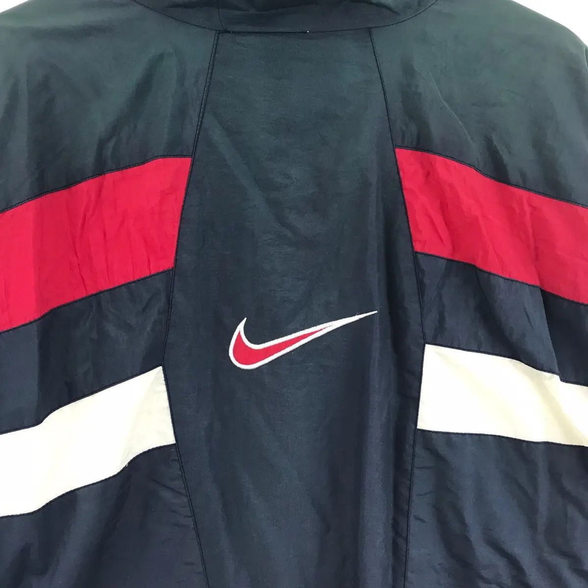 Vintage 90’ NIKE CENTER LOGO Swoosh Grey Tag Windbreaker