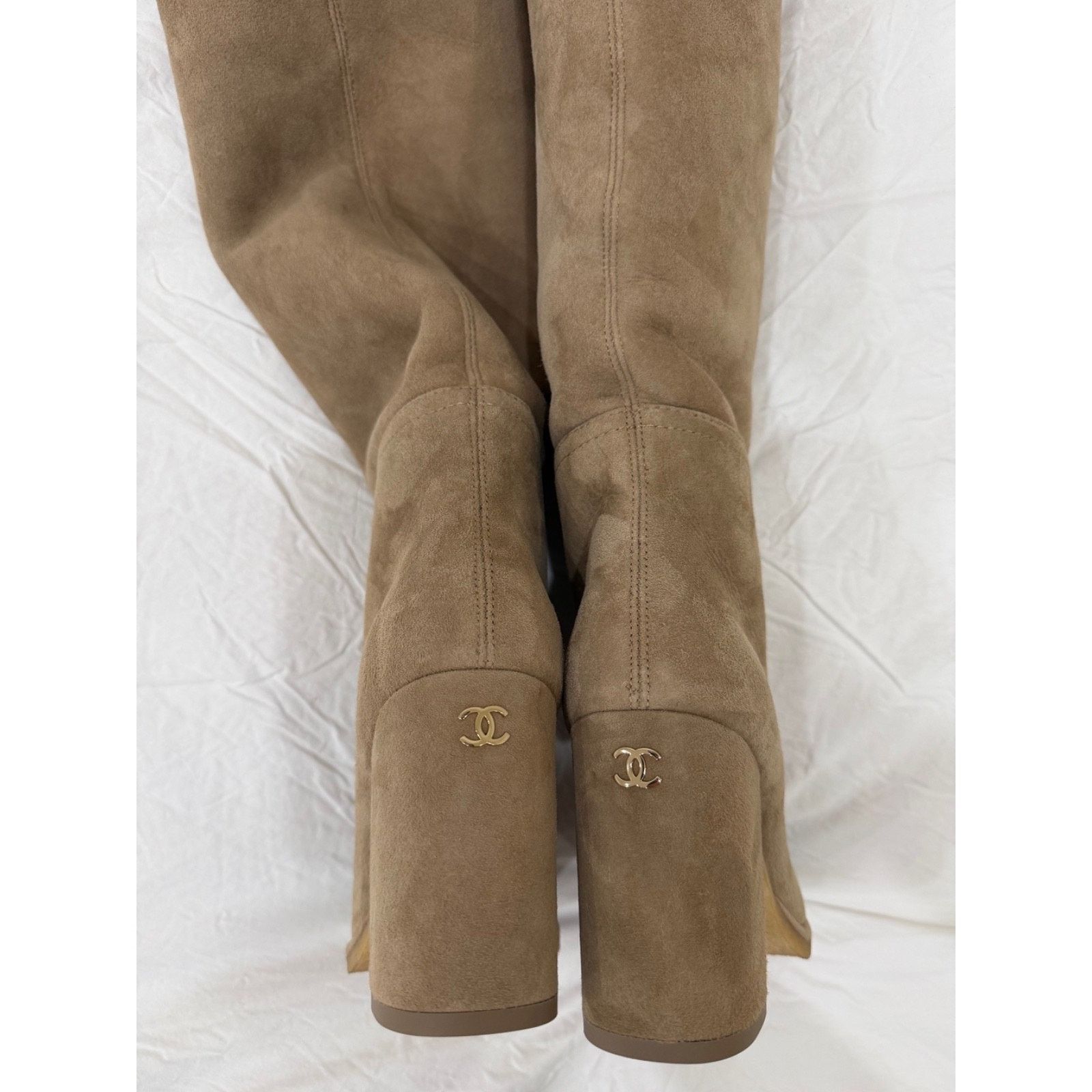 Chanel Chanel 24K Runway Beige Suede Shearling Thigh High Boots 37 Size US 6 / IT 36 - 23 Thumbnail
