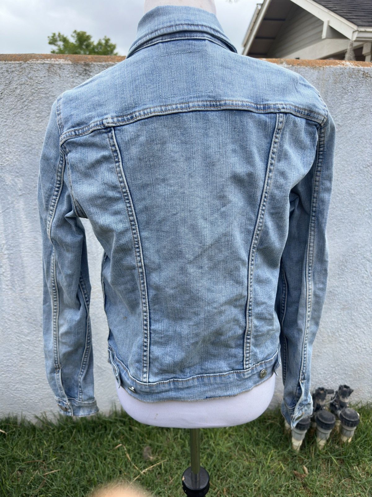 Levi's PreOwned Levi's Trucker Jacket Women's L Blue Denim Size L / US 10 / IT 46 - 2 Thumbnail