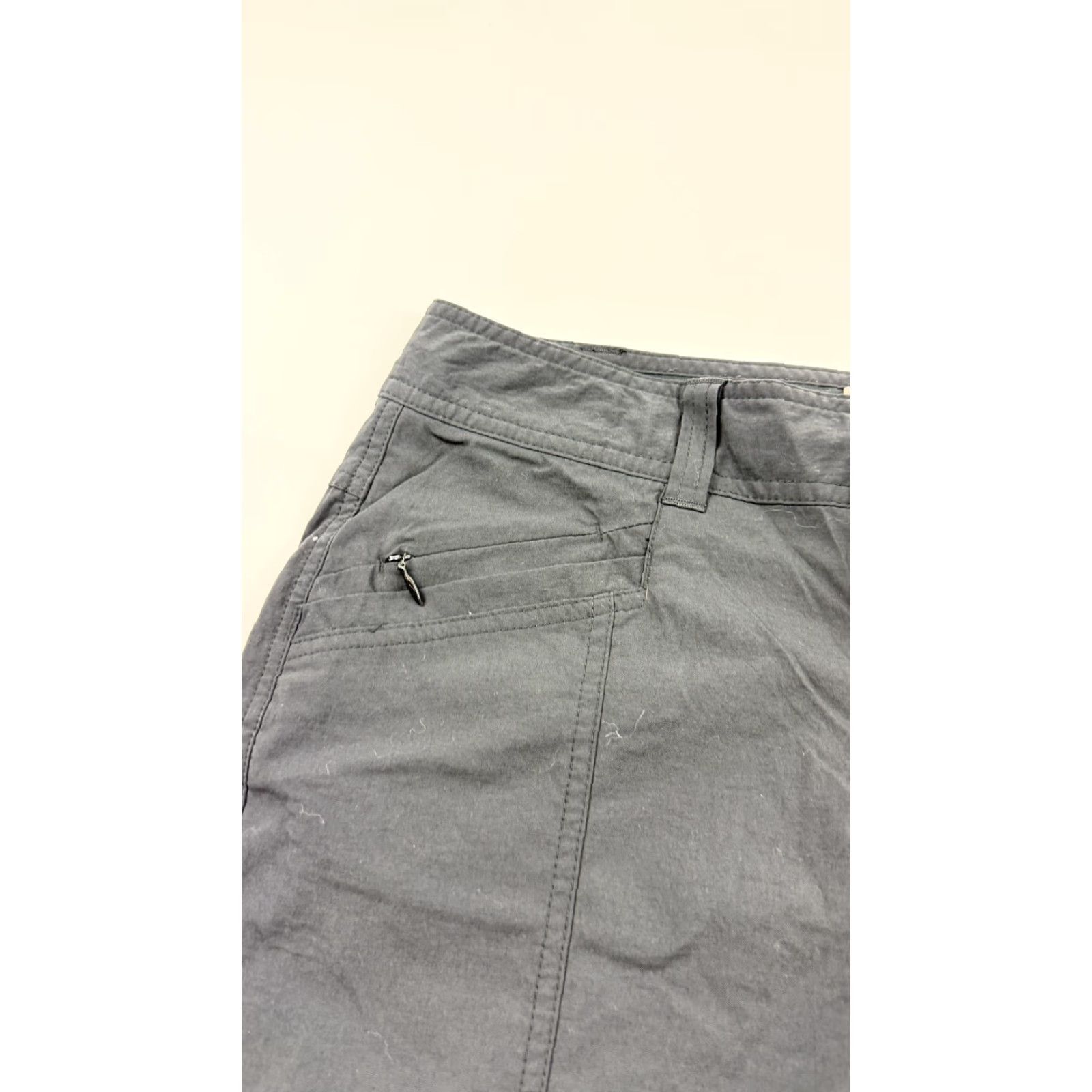 Royal Robbins Royal Robbins Shorts Womens 4 Black Nylon Spandex Hiking Outdoor Zip Pocket Bermuda Regular 9 in Inseam Gray Women Activewear Travel Casual Size 27" / US 4 / IT 40 - 2 Thumbnail