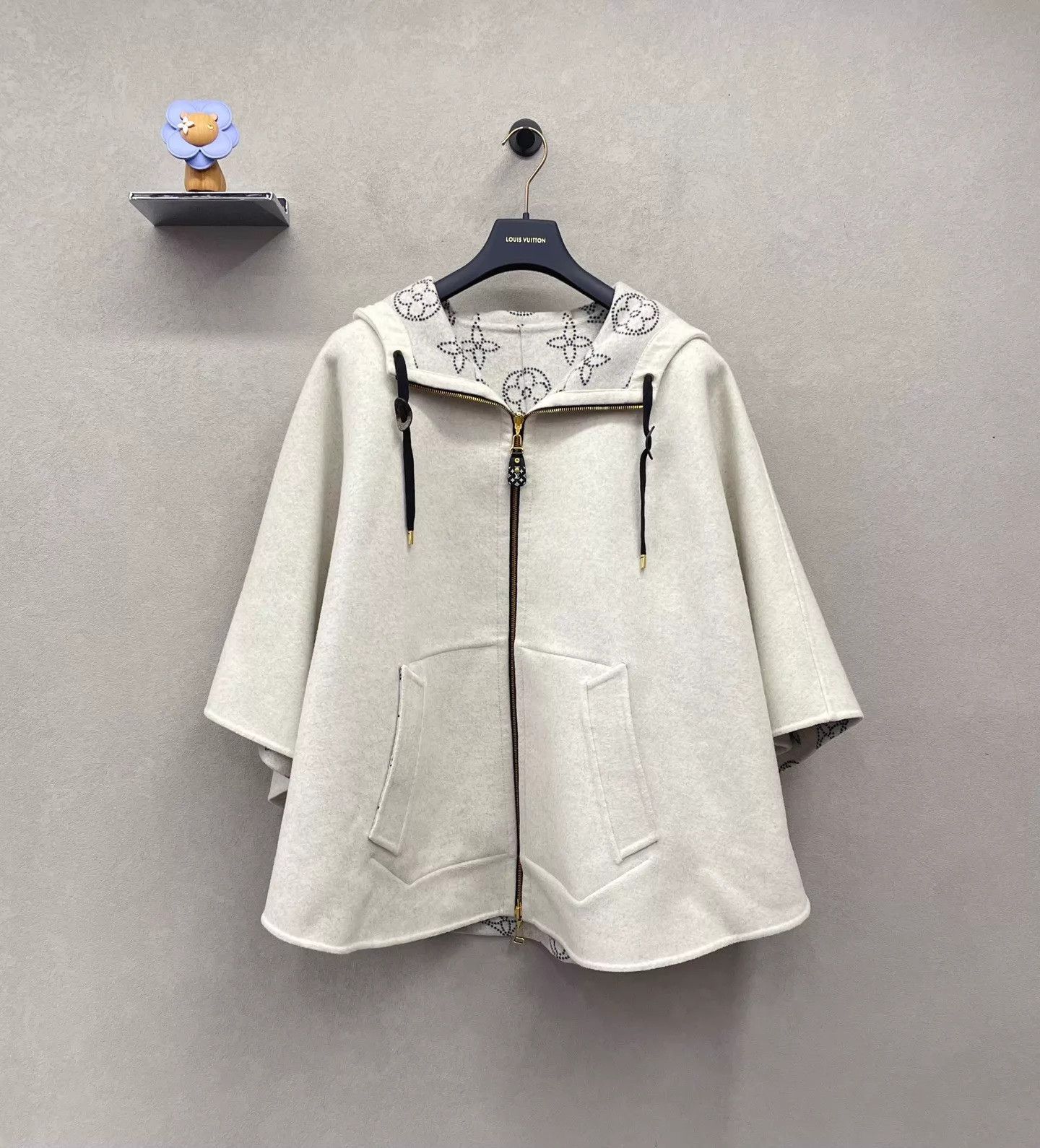 Louis Vuitton LV hooded double-faced capes Size ONE SIZE - 4 Thumbnail