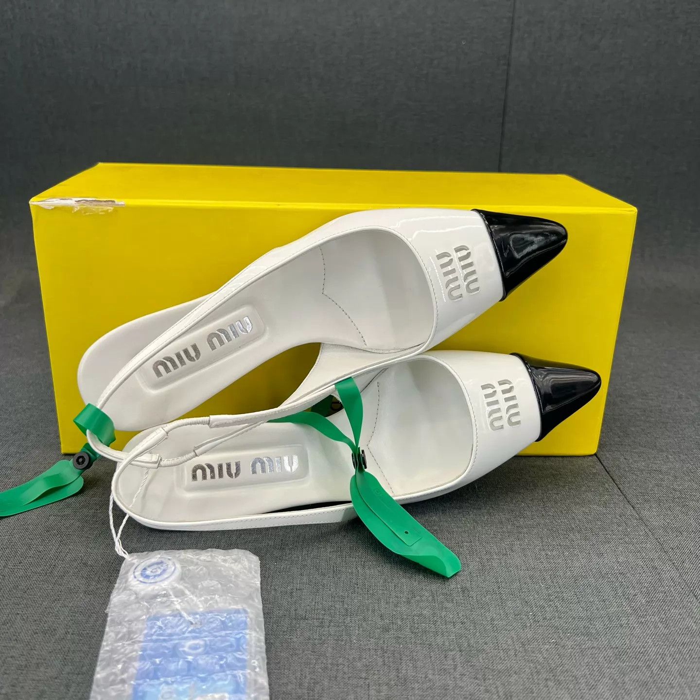 Miu Miu MIU MIU Women's Patent Pointed Toe Heels 35 Worn Resoled Size US 4.5 / IT 34.5 - 6 Thumbnail