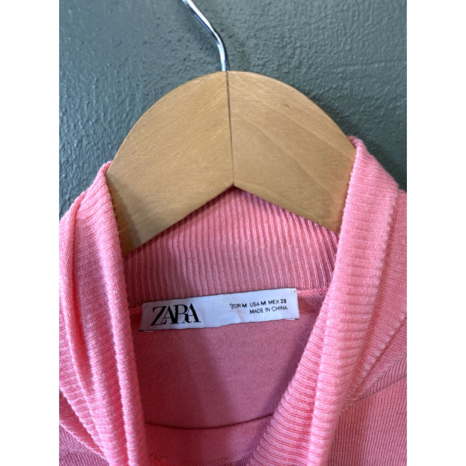 Zara Zara Womens Pink Turtleneck T-Shirt Long Sleeve Ribbed Size M Shirt Womens Pink Turtleneck Long Sleeve Basic 90s (if applicable) Womens Size M / US 6-8 / IT 42-44 - 3 Thumbnail