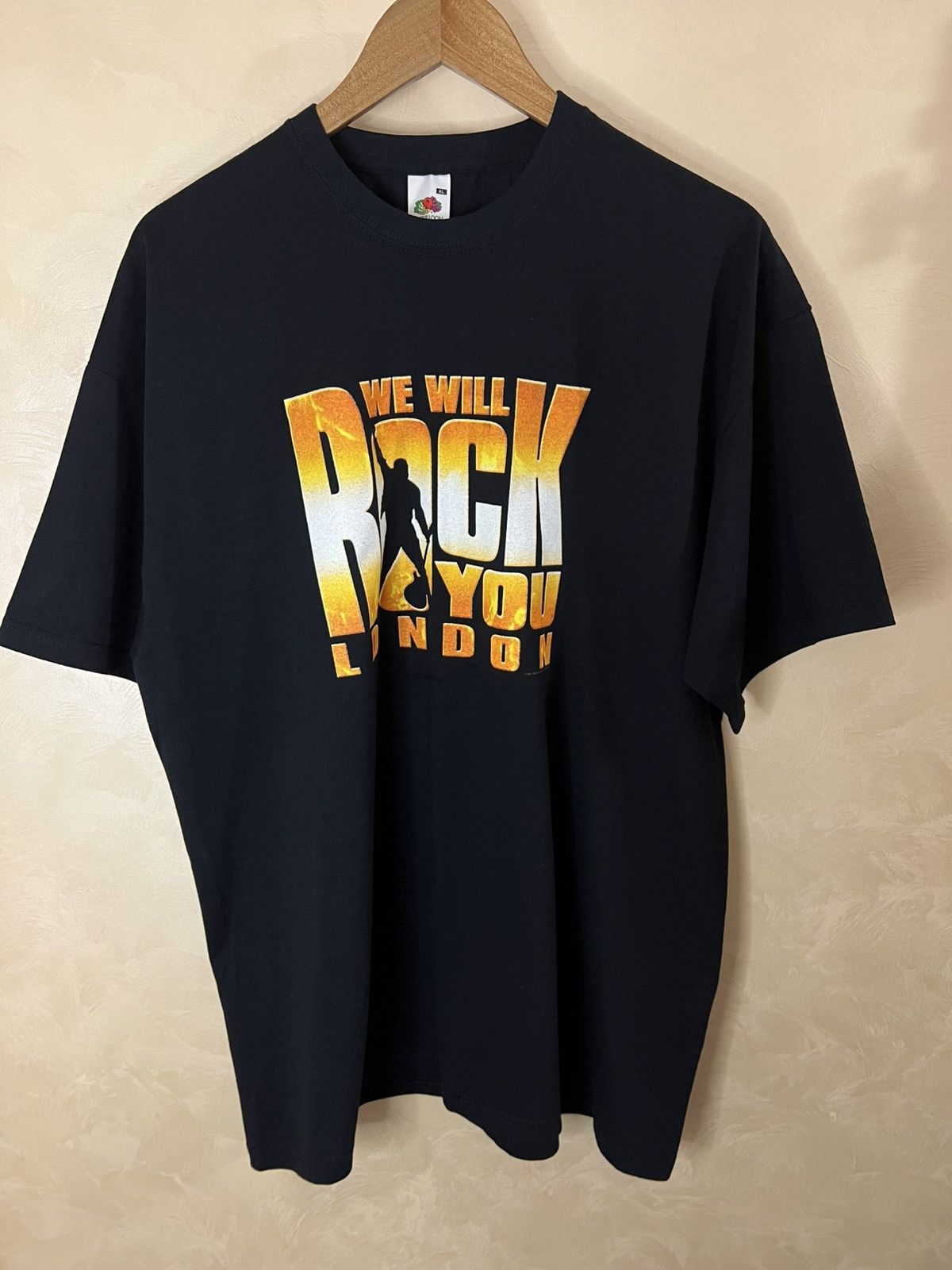 Gildan Vintage 2007 Queen We Will Rock You London t-shirt size XL Size US XL / EU 56 / 4 - 1 Thumbnail