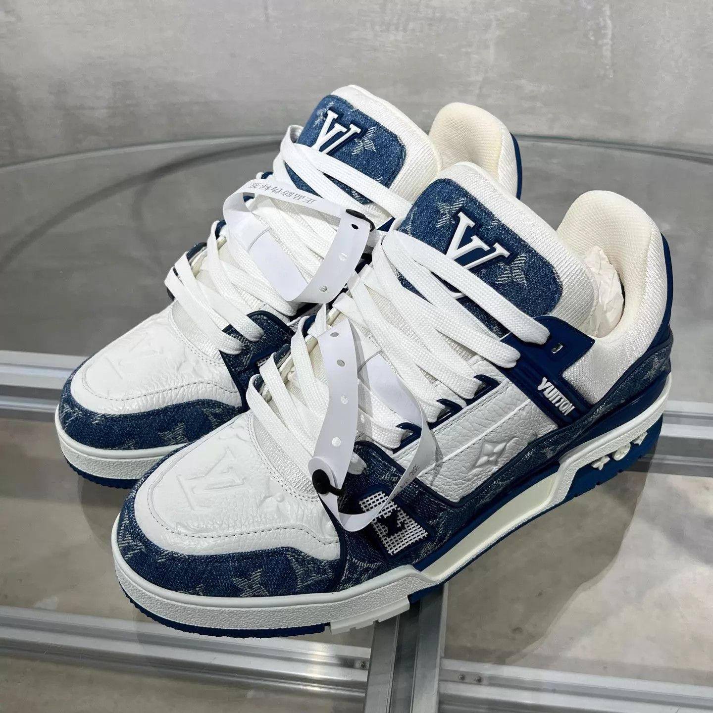 Louis Vuitton LV Trainer White Blue Denim UK6 40 Size US 7 / EU 40 - 2 Thumbnail