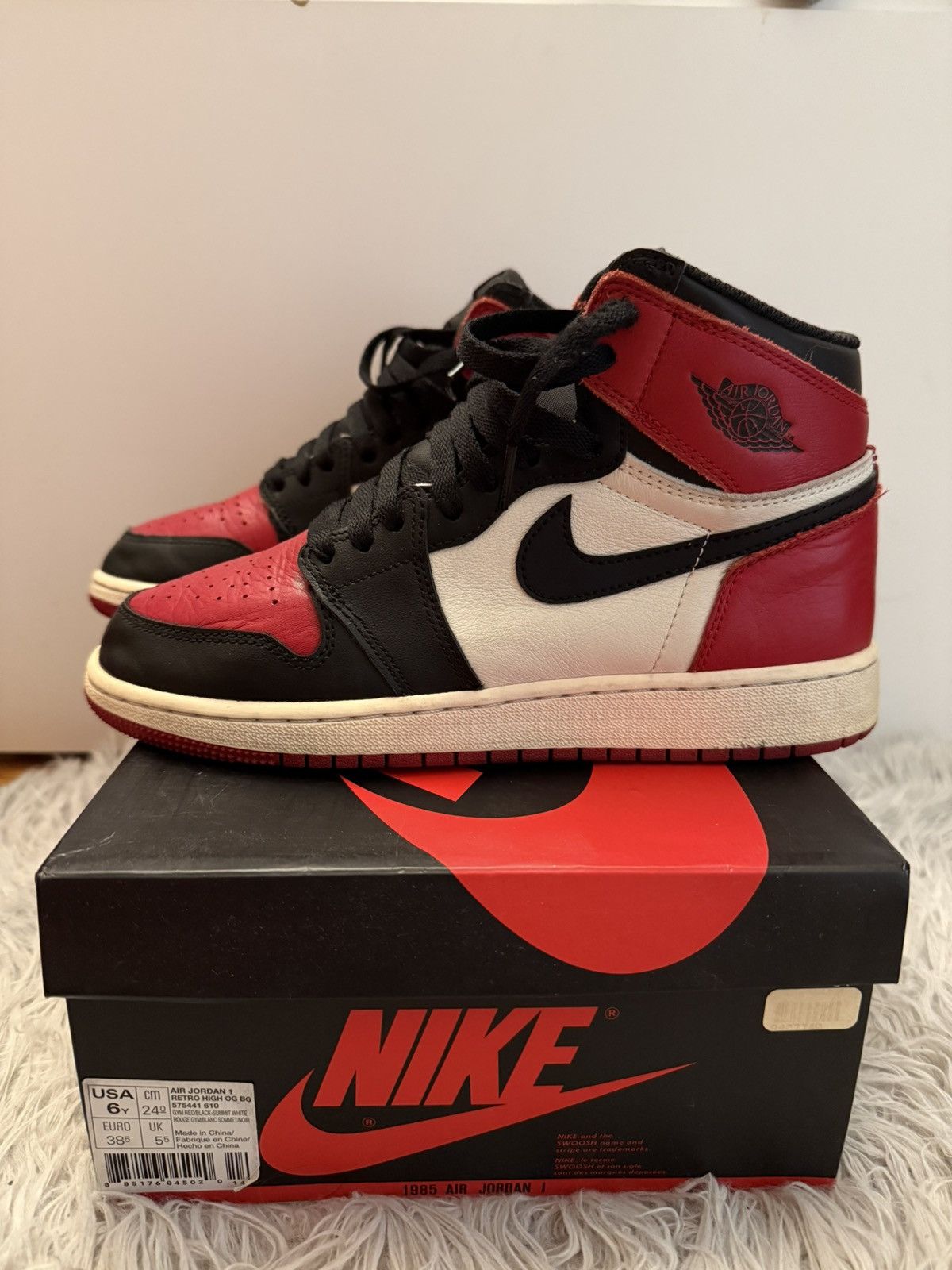 Jordan Brand Air Jordan Retro 1 High OG BG Bred Toe Size US 6 / EU 39 - 7 Thumbnail