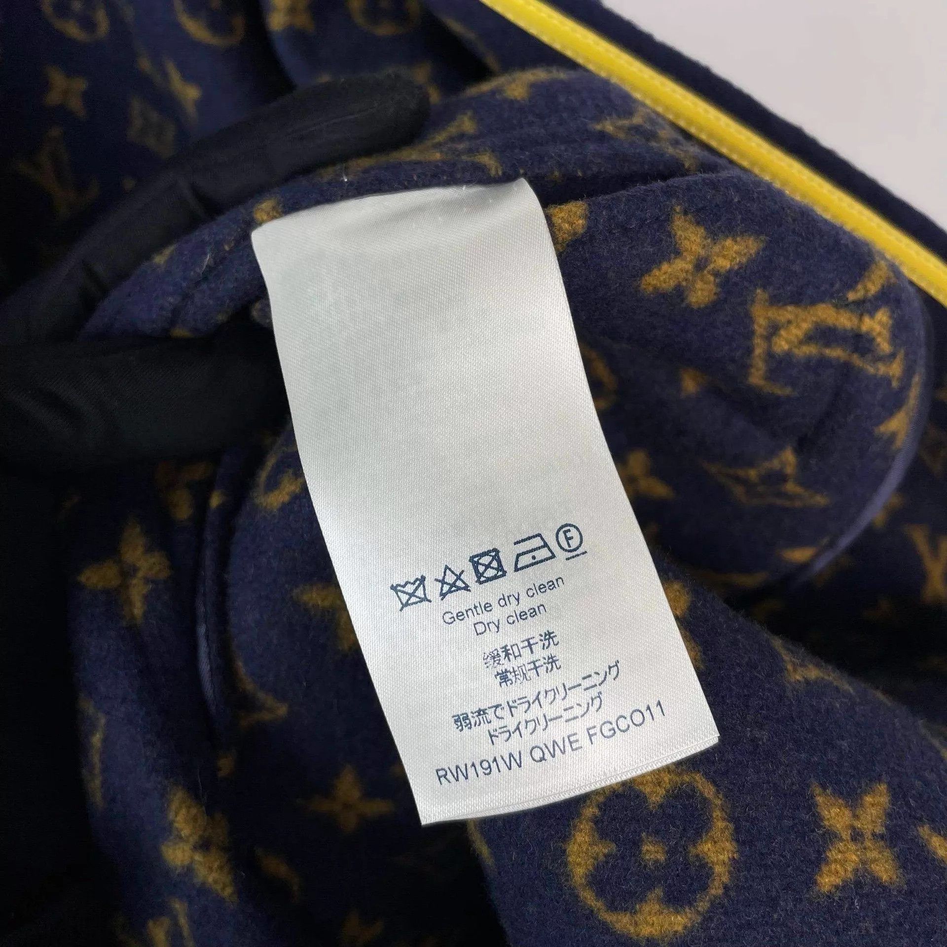 Louis Vuitton Louis Vuitton Monogram print navy lining long coat 40 Size M / US 6-8 / IT 42-44 - 9 Thumbnail