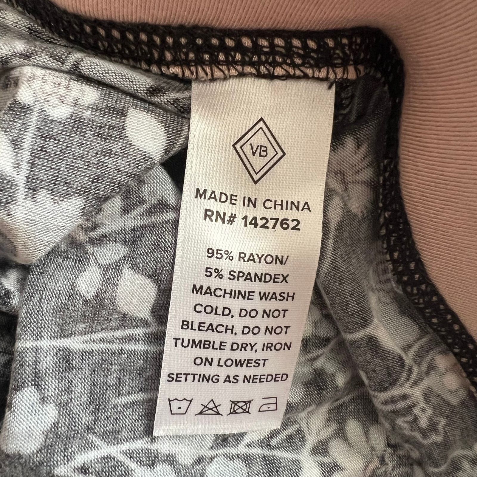 Vera Bradley VERA BRADLEY Black Floral Flared Pants w/ Tag, Small Size 28" / US 6 / IT 42 - 6 Thumbnail