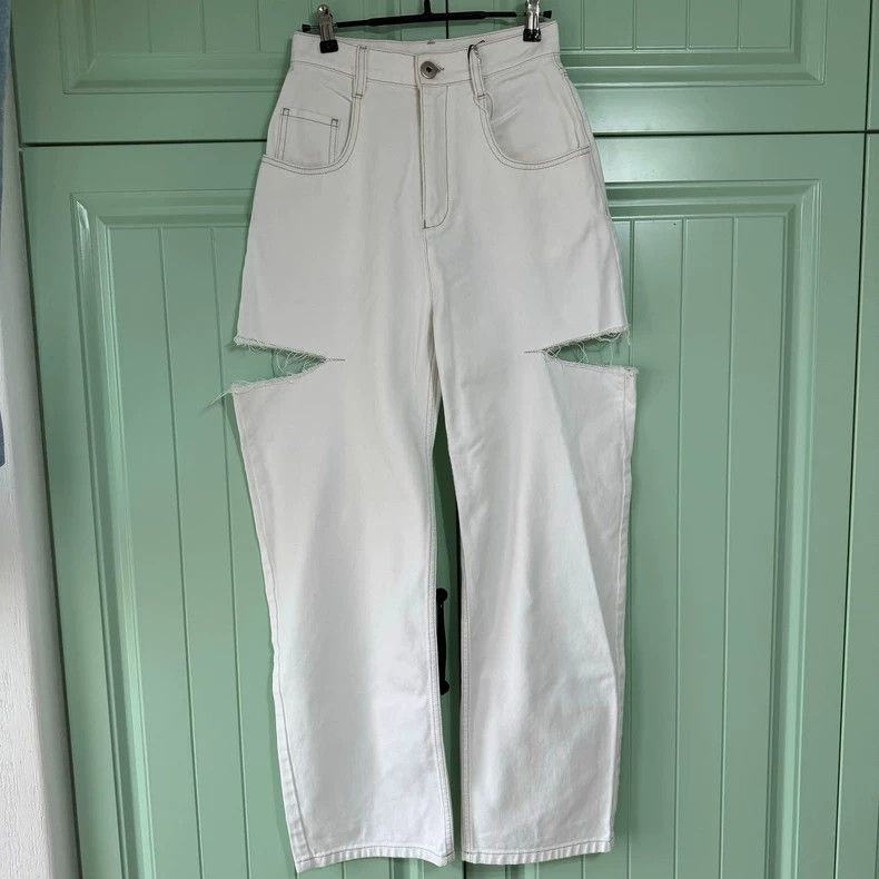 Maison Margiela Maison Margiela White destruction jeans 2501-Nextarrow Size US 36 / EU 52 - 1 Thumbnail
