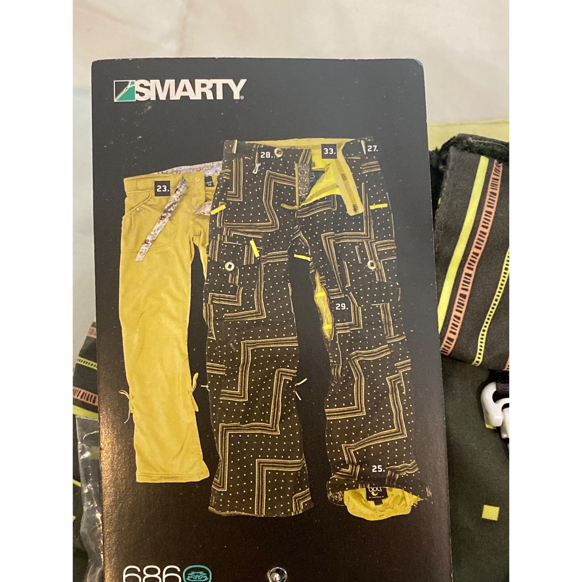 686 NWT 686 Smarty Original Cargo Ski Pants Zig Zag W's S Remove Size 28" / US 6 / IT 42 - 8 Thumbnail