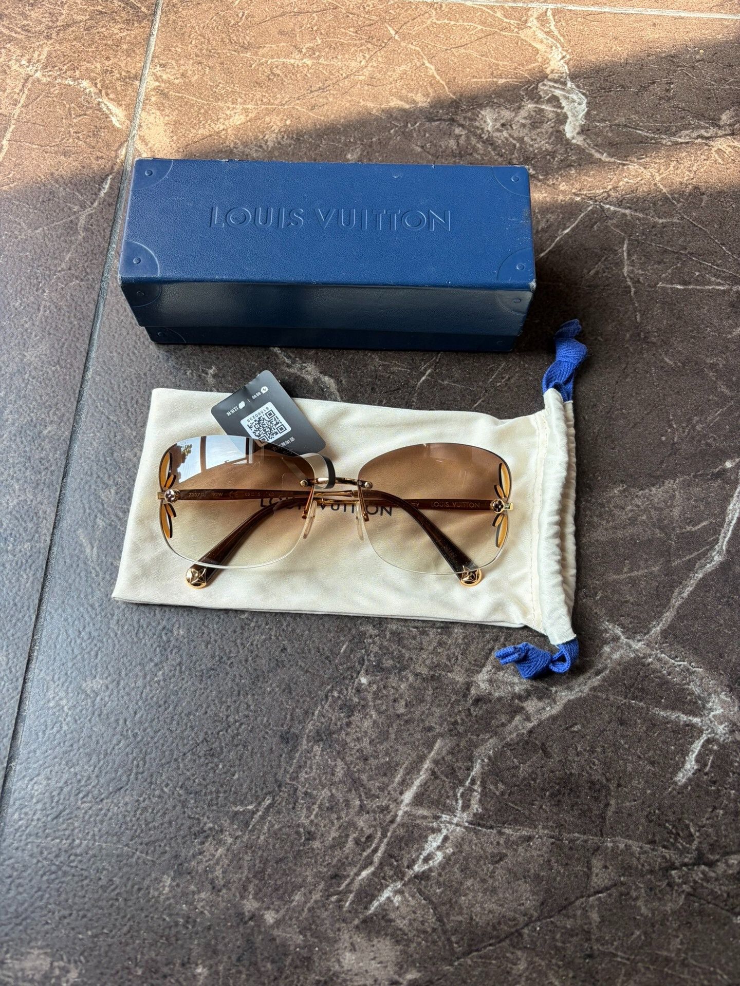 Louis Vuitton LV Women's Rimless Sunglasses Size ONE SIZE - 1 Thumbnail