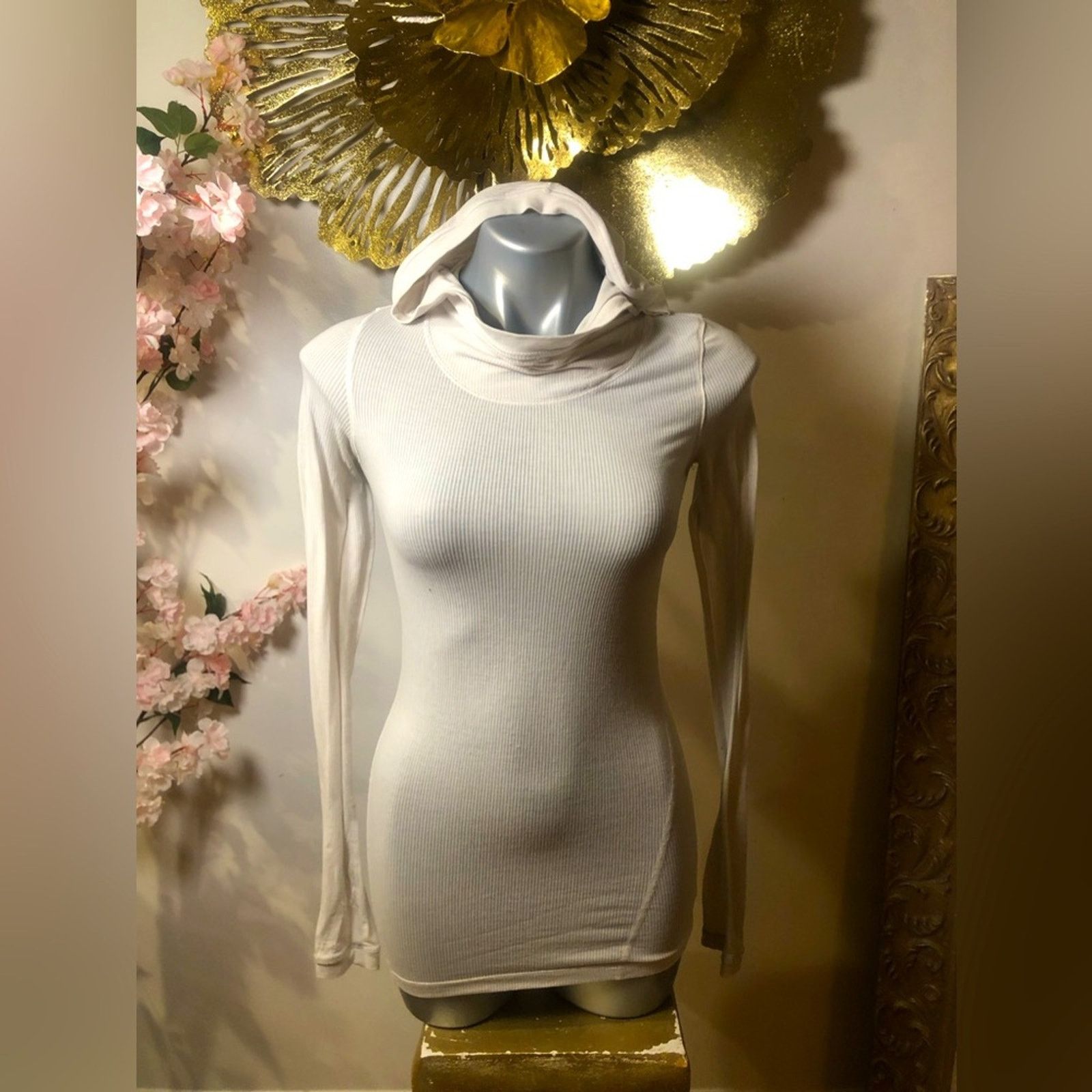 Lululemon Lululemon hooded long-sleeve shirt top. Size S / US 4 / IT 40 - 1 Thumbnail