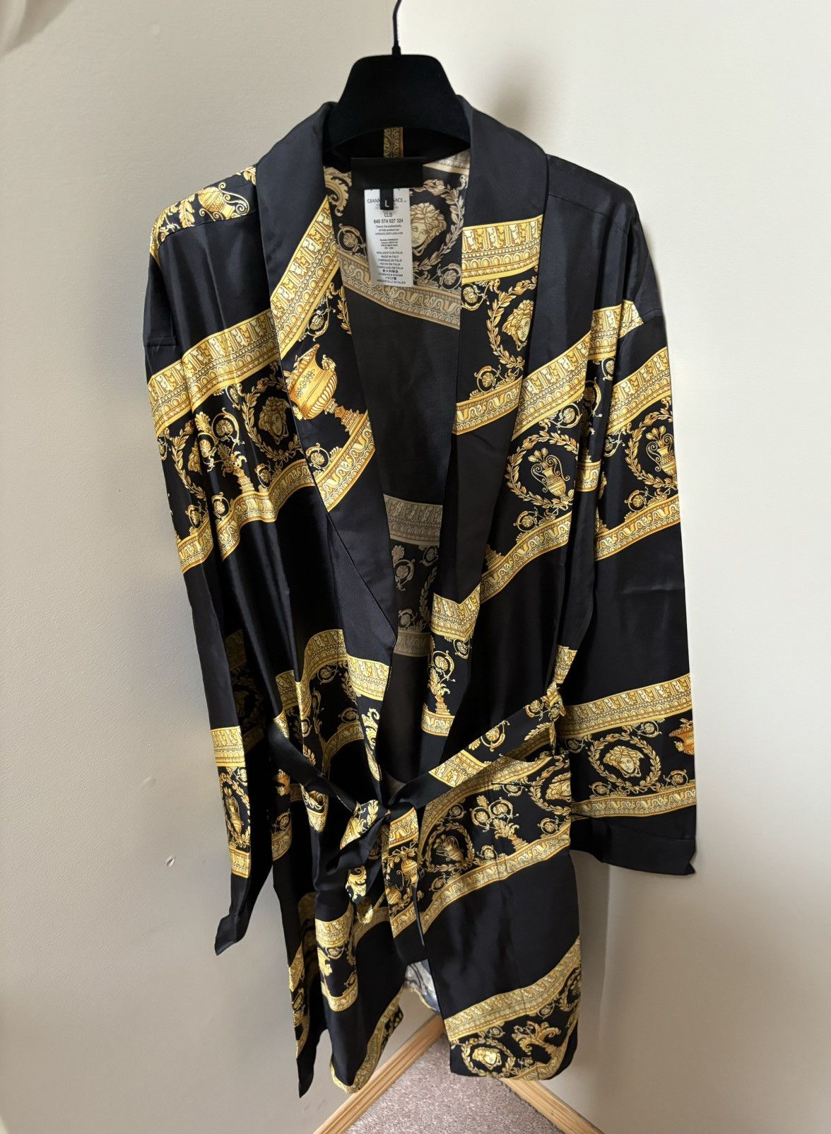 Versace Versace Black / Gold Baroque Silk Robe Size US L / EU 52-54 / 3 - 1 Thumbnail