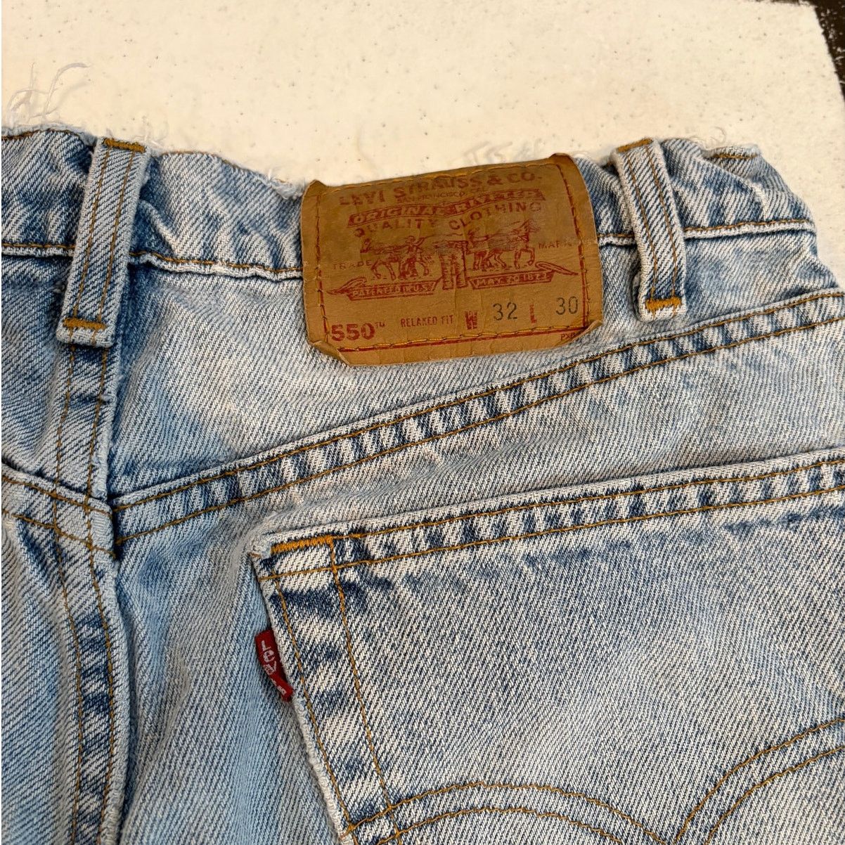 Levi's × Vintage Levi's 550 Jeans Mens 32x30 (31x29) Light Wash Blue Vintage Size US 31 - 4 Thumbnail